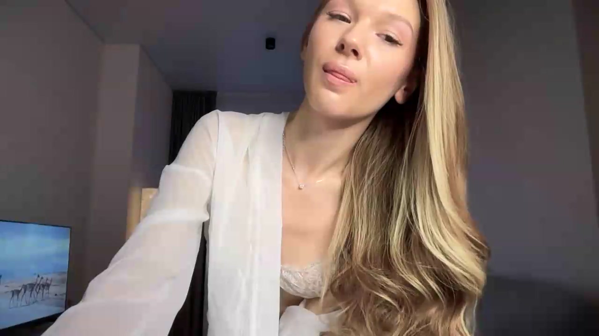 Gallery image thumbnail from CuteBlonde's myfreecams stream on, 08/16/2026, 03:20 image 13 of 20
