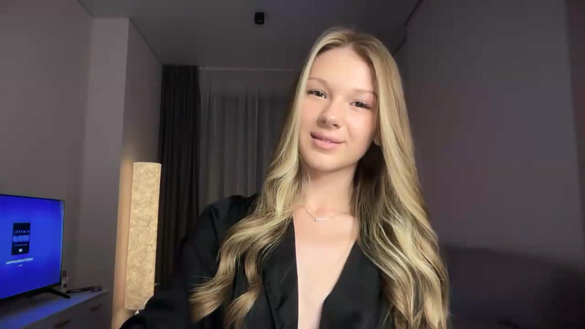 Gallery image thumbnail from CuteBlonde's myfreecams stream on, 08/19/2026, 20:58 image 4 of 20