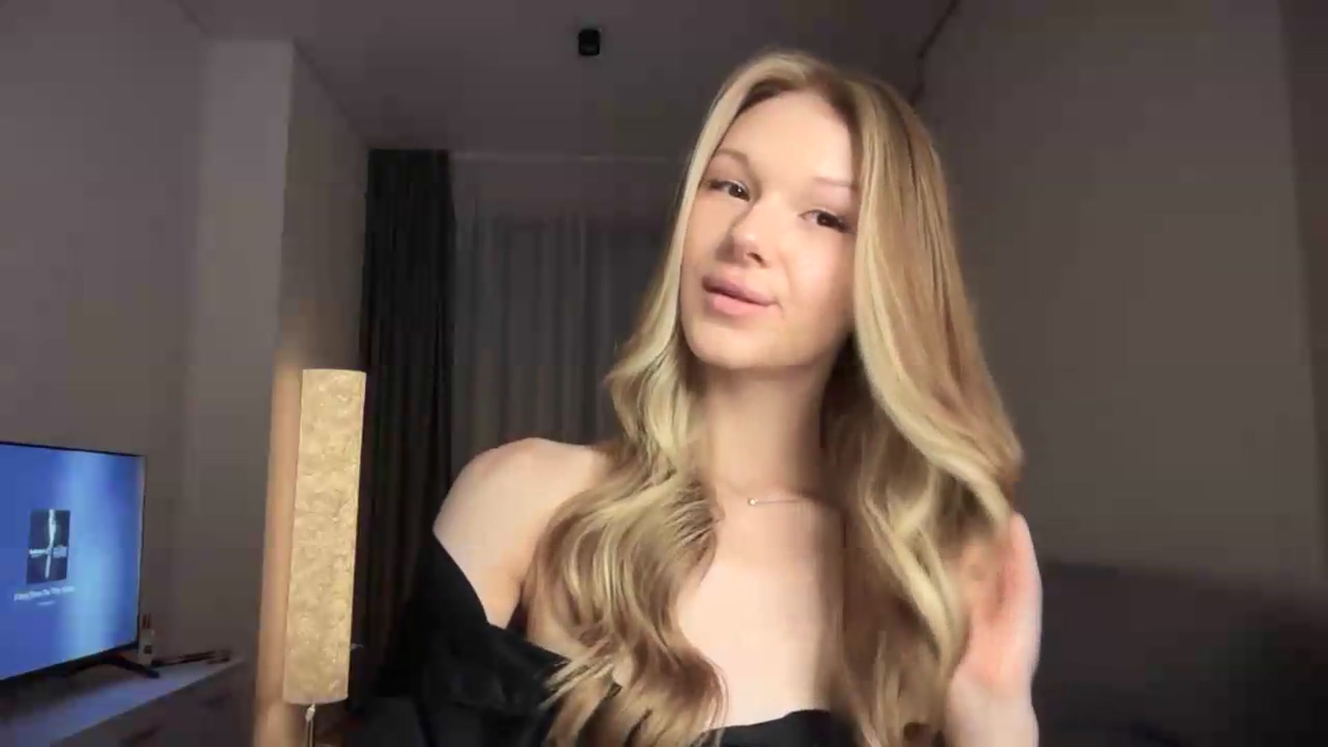 Gallery image thumbnail from CuteBlonde's myfreecams stream on, 08/19/2026, 20:58 image 9 of 20