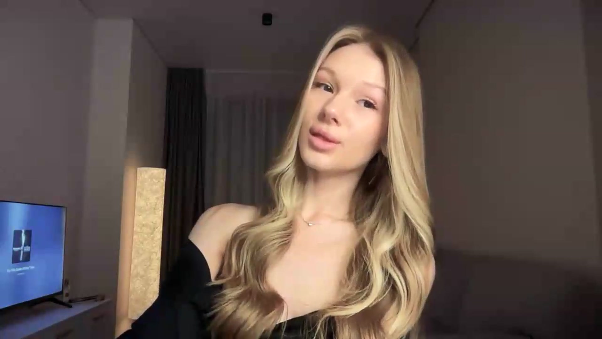 Gallery image thumbnail from CuteBlonde's myfreecams stream on, 08/19/2026, 20:58 image 11 of 20