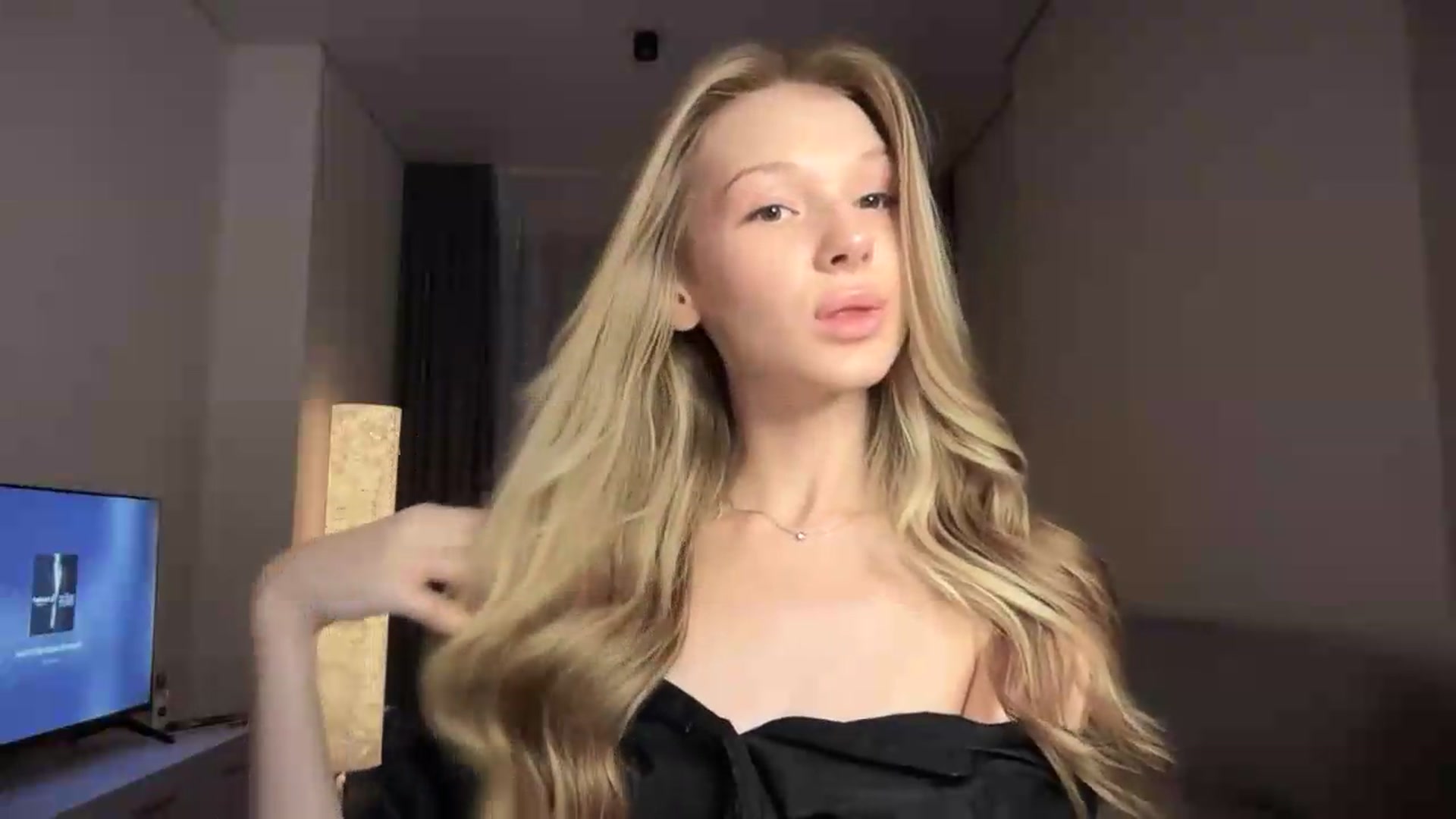Gallery image thumbnail from CuteBlonde's myfreecams stream on, 08/19/2026, 20:58 image 6 of 20