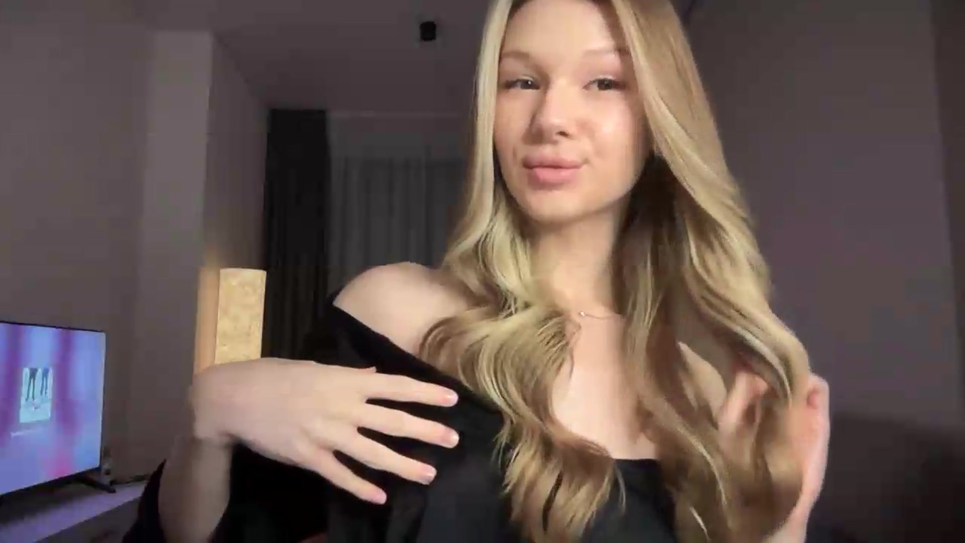 Gallery image thumbnail from CuteBlonde's myfreecams stream on, 08/19/2026, 20:58 image 13 of 20