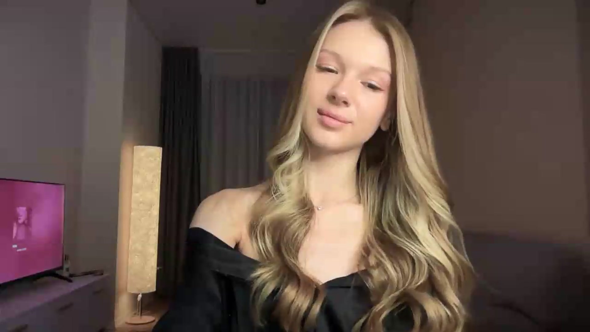 Gallery image thumbnail from CuteBlonde's myfreecams stream on, 08/19/2026, 20:58 image 20 of 20