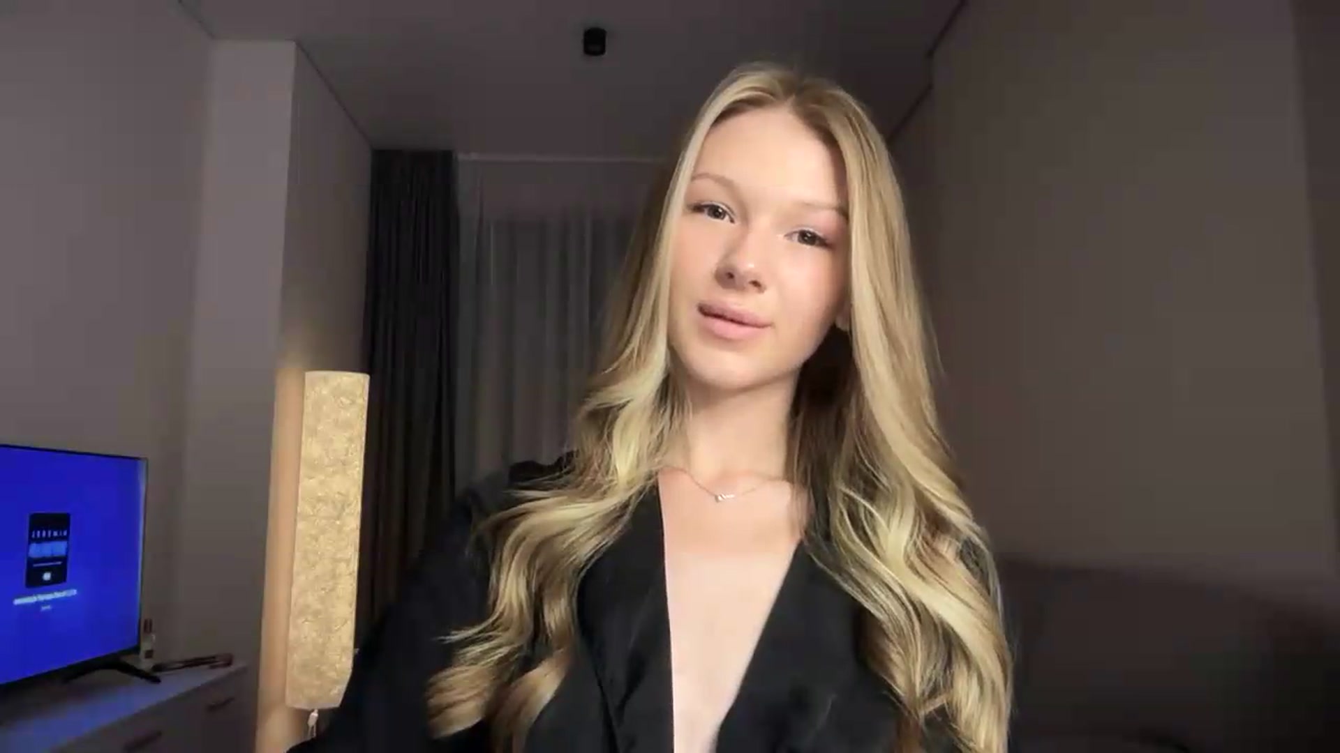 Gallery image thumbnail from CuteBlonde's myfreecams stream on, 08/19/2026, 20:58 image 3 of 20
