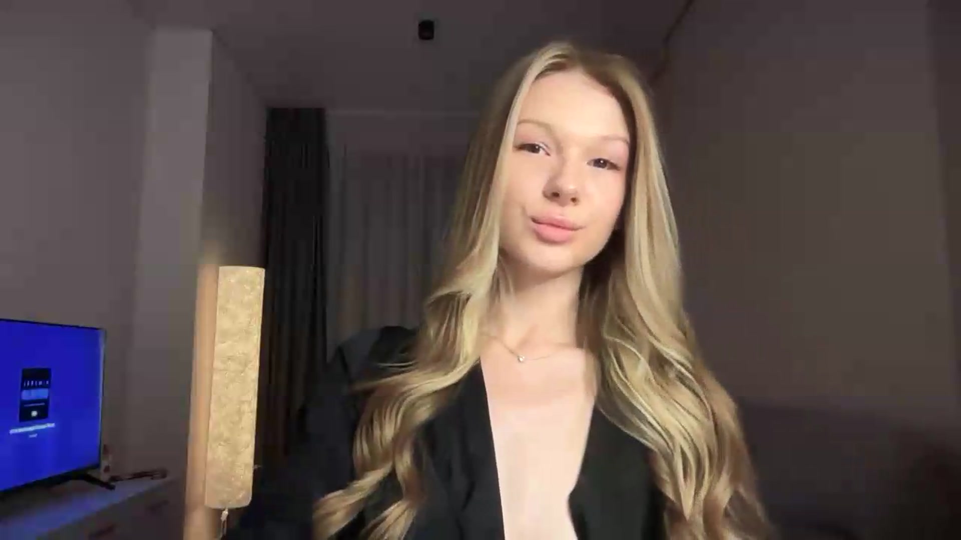 Gallery image thumbnail from CuteBlonde's myfreecams stream on, 08/19/2026, 20:58 image 2 of 20