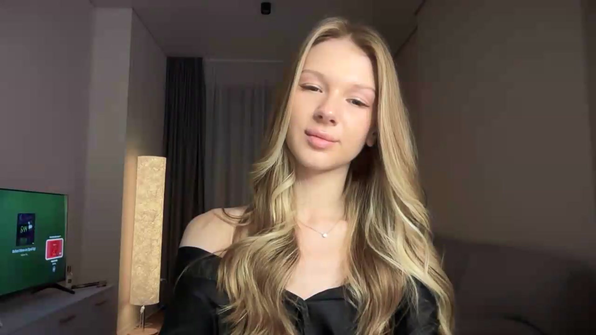 Gallery image thumbnail from CuteBlonde's myfreecams stream on, 08/19/2026, 22:03 image 16 of 20