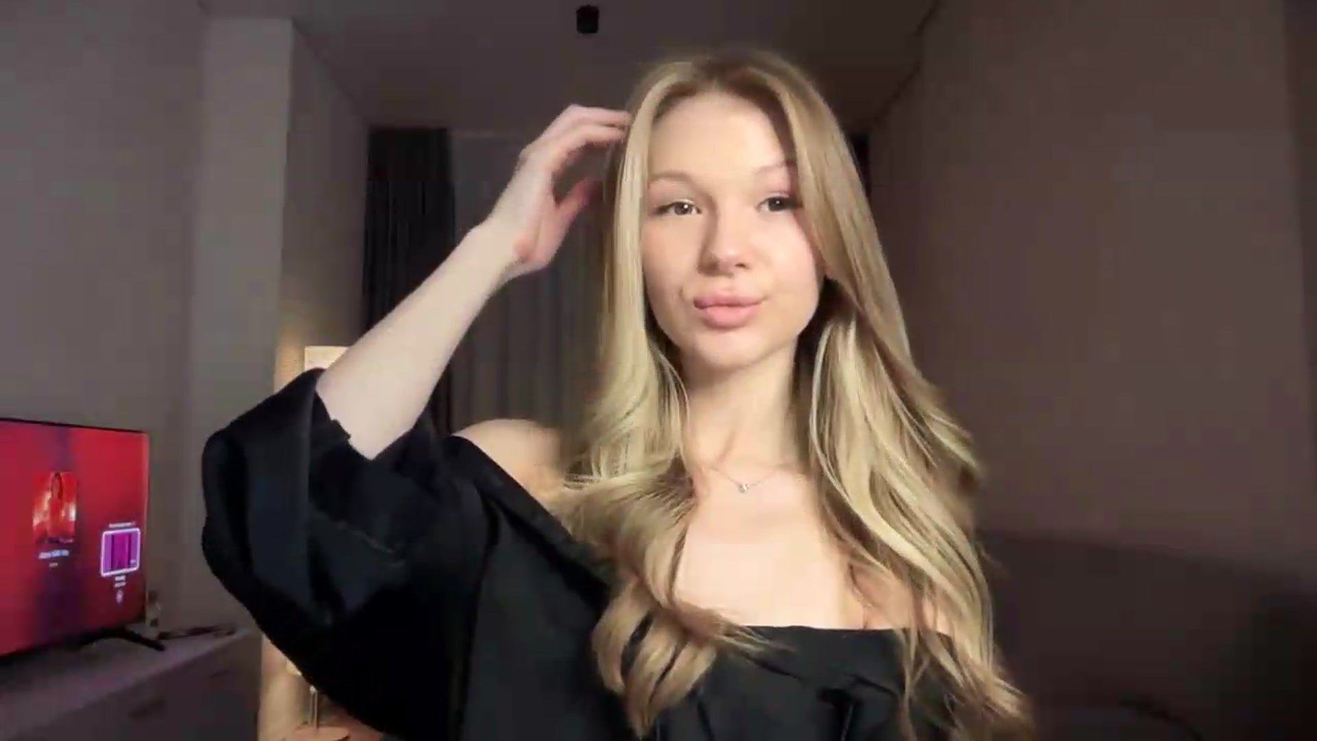 Gallery image thumbnail from CuteBlonde's myfreecams stream on, 08/19/2026, 22:03 image 13 of 20