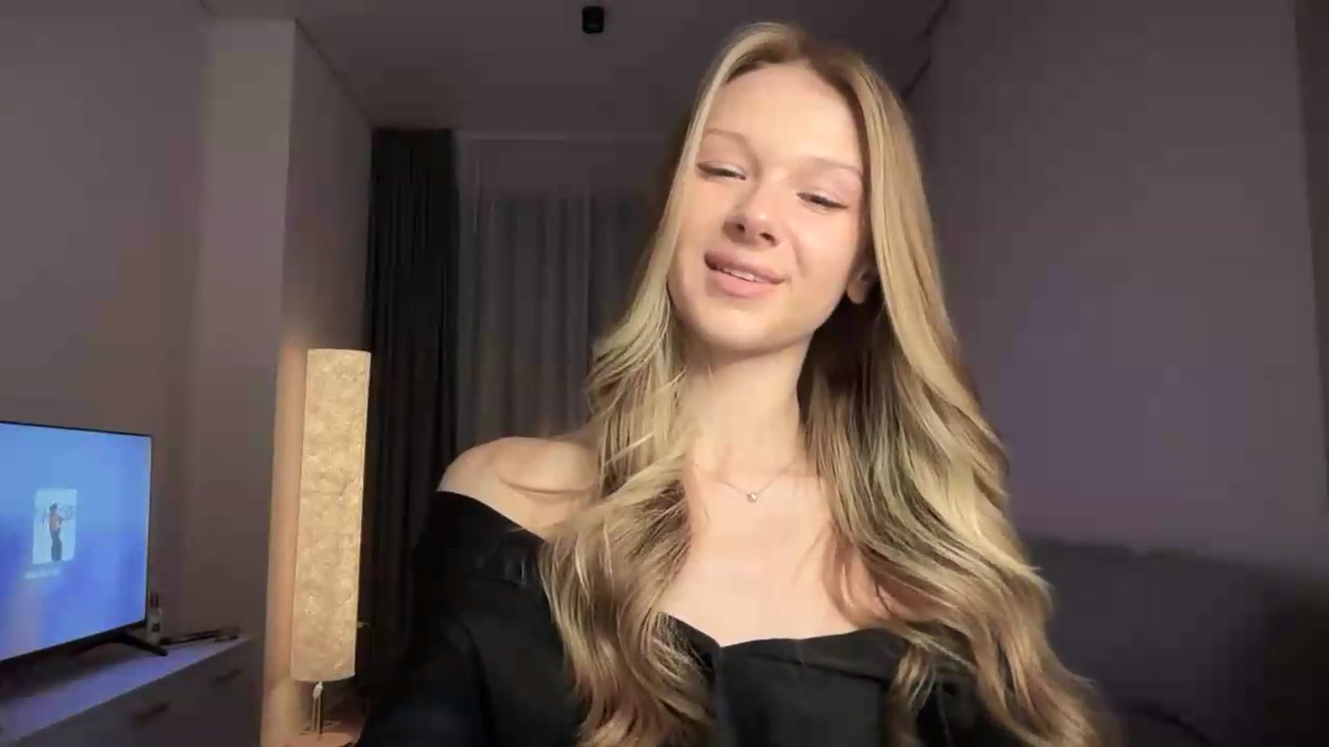 Gallery image thumbnail from CuteBlonde's myfreecams stream on, 08/19/2026, 22:03 image 6 of 20