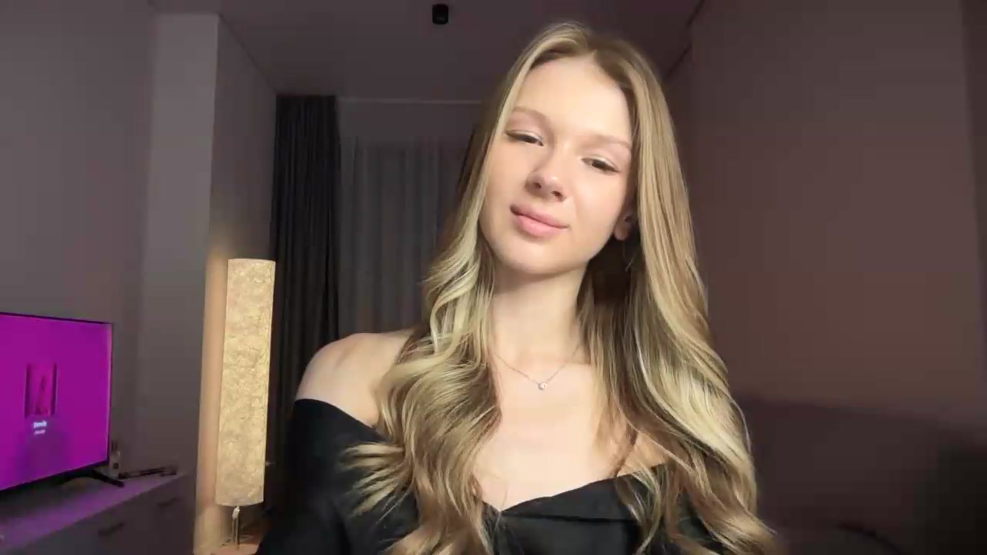 Gallery image thumbnail from CuteBlonde's myfreecams stream on, 08/19/2026, 22:03 image 14 of 20