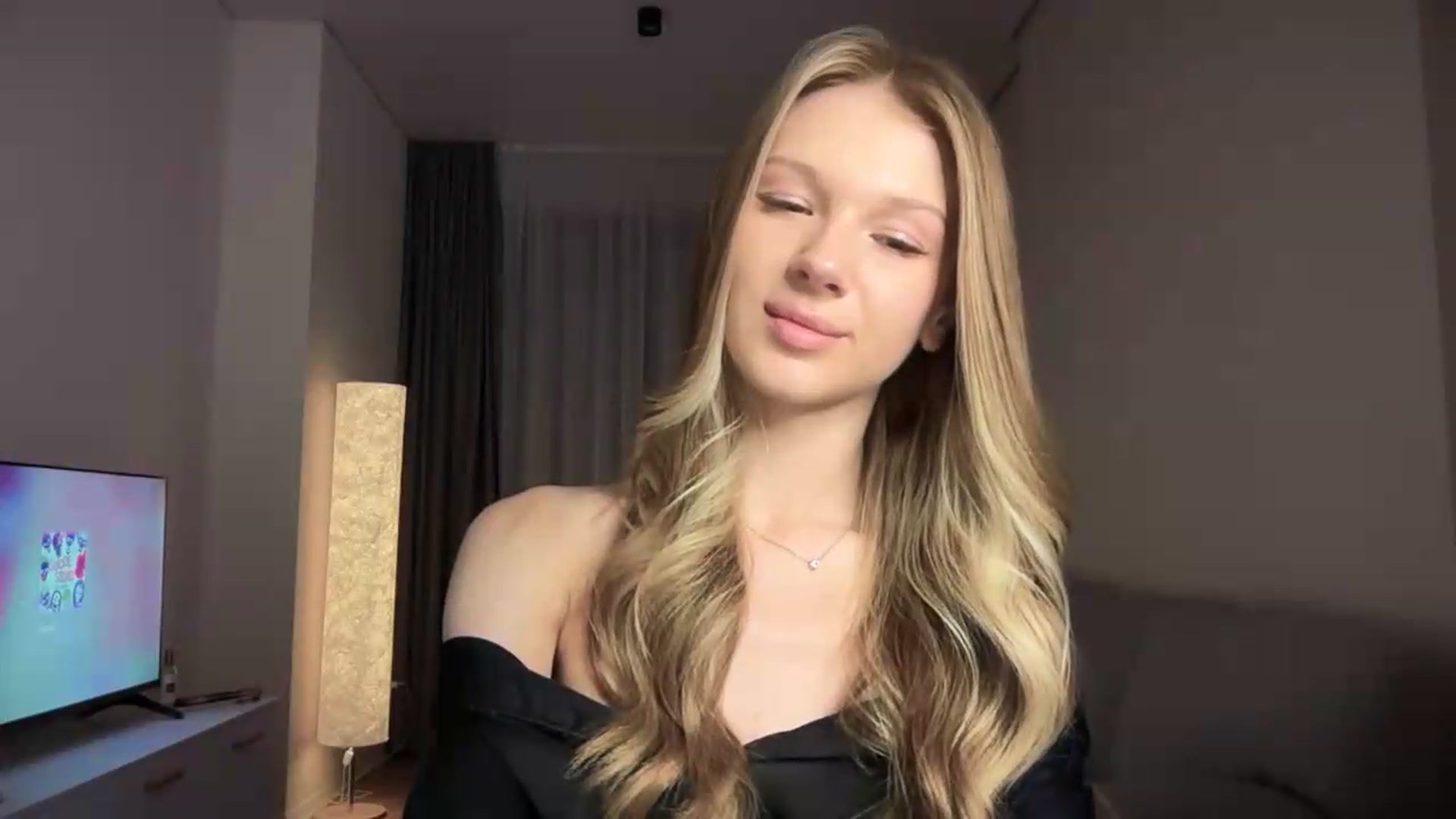 Gallery image thumbnail from CuteBlonde's myfreecams stream on, 08/19/2026, 22:03 image 10 of 20