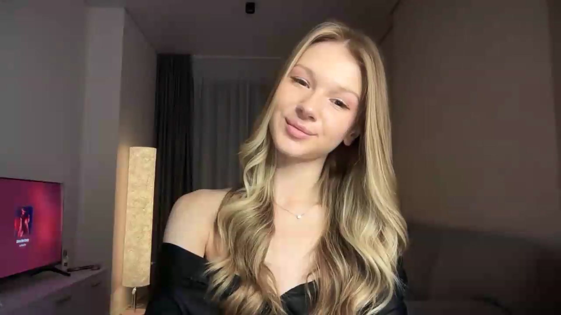 Gallery image thumbnail from CuteBlonde's myfreecams stream on, 08/19/2026, 22:03 image 15 of 20