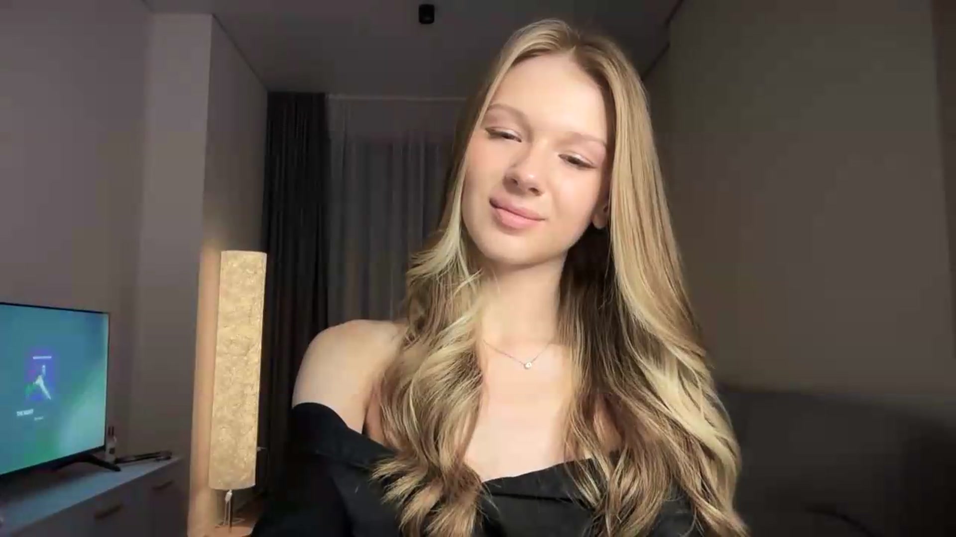 Gallery image thumbnail from CuteBlonde's myfreecams stream on, 08/19/2026, 22:03 image 9 of 20