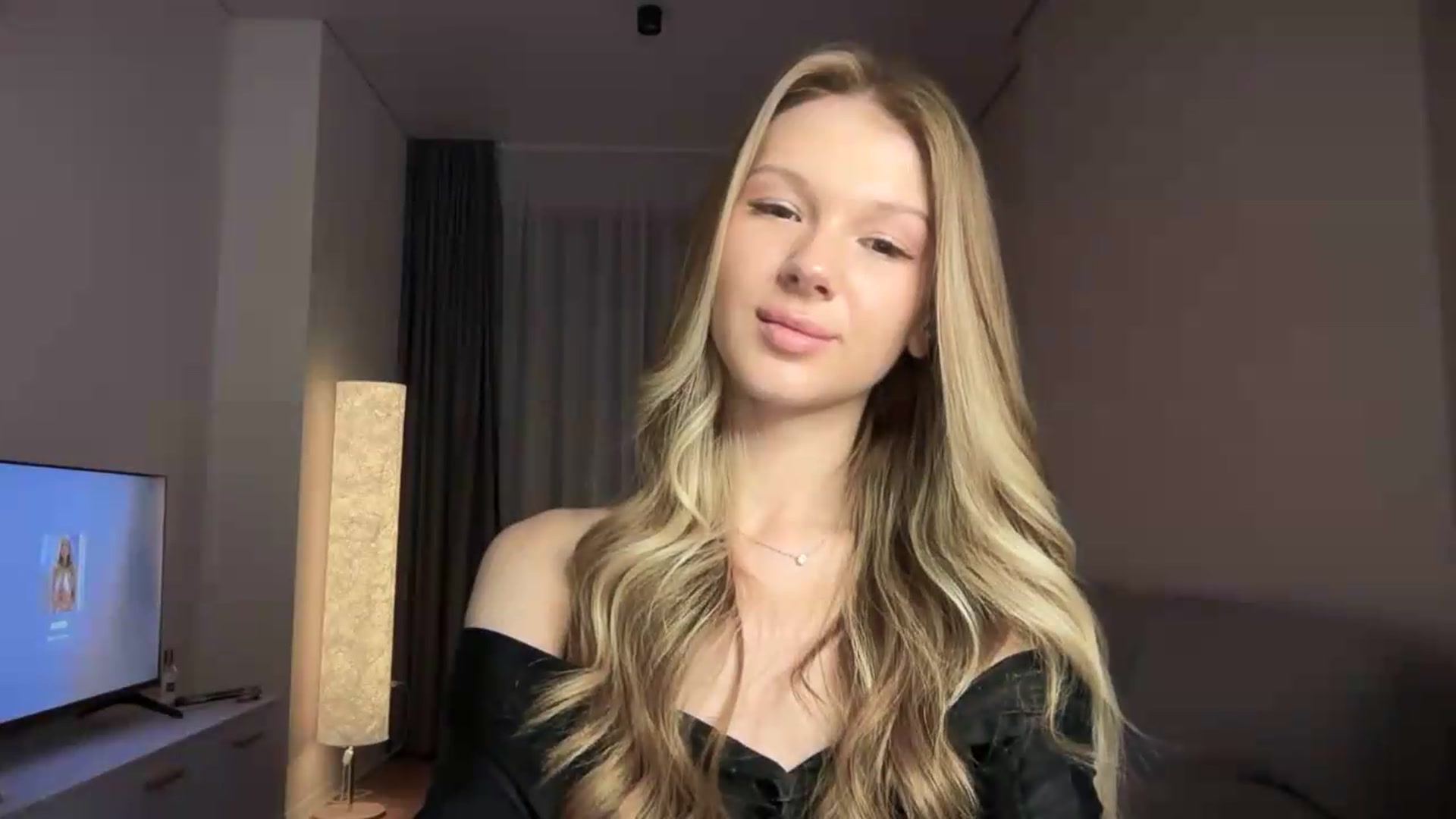 Gallery image thumbnail from CuteBlonde's myfreecams stream on, 08/19/2026, 22:03 image 20 of 20