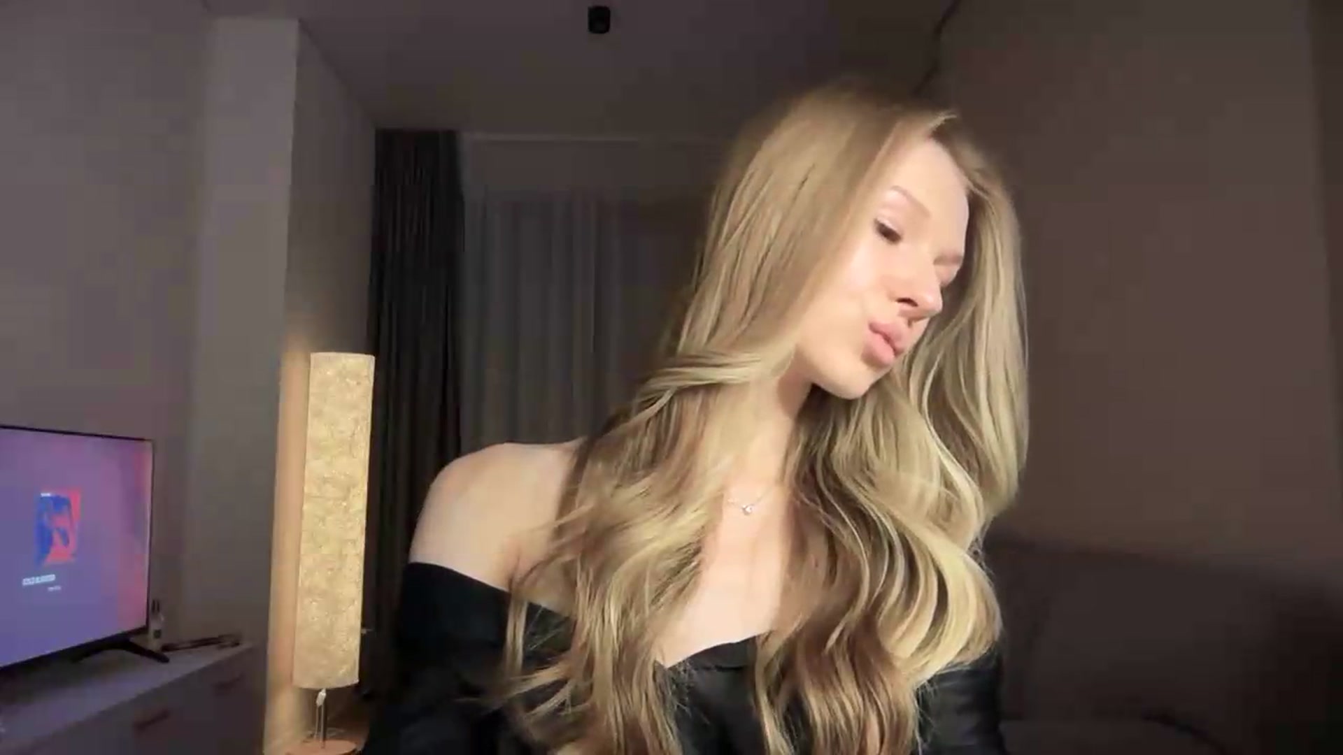 Gallery image thumbnail from CuteBlonde's myfreecams stream on, 08/19/2026, 22:03 image 8 of 20