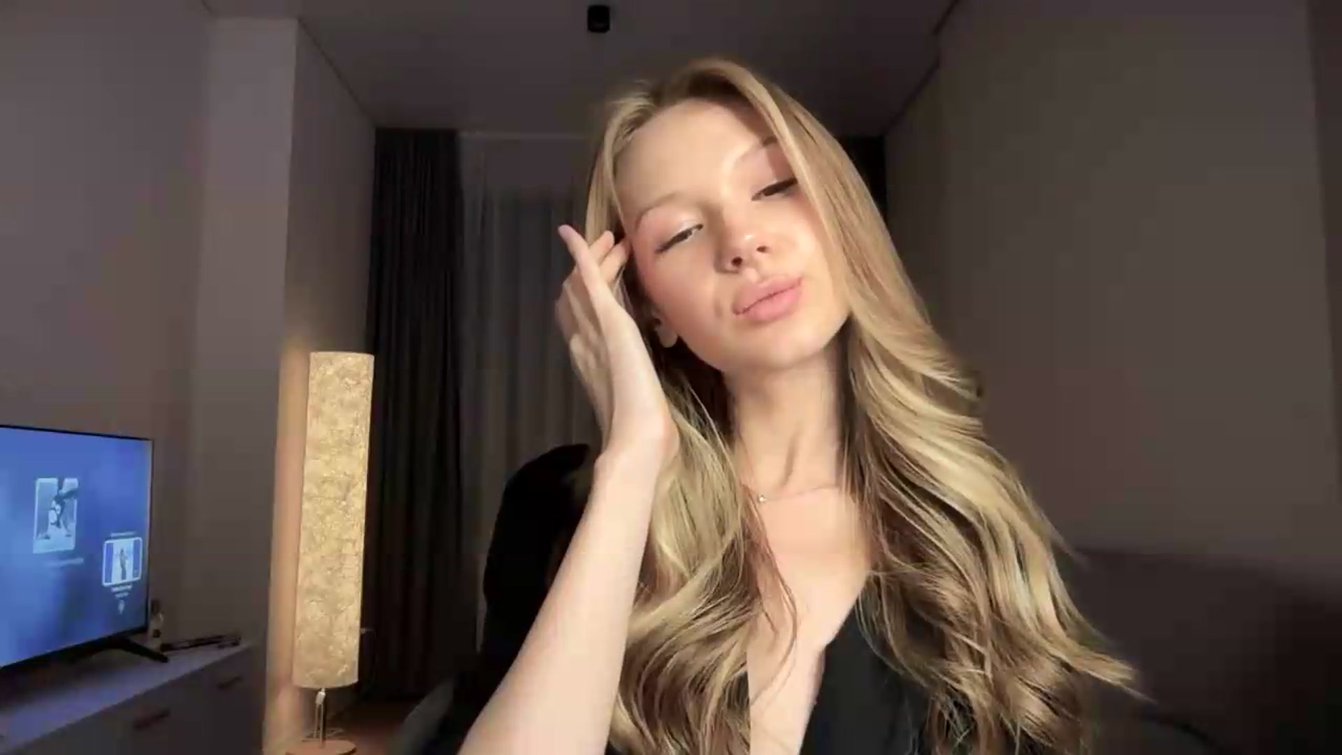 Gallery image thumbnail from CuteBlonde's myfreecams stream on, 08/19/2026, 23:33 image 6 of 20