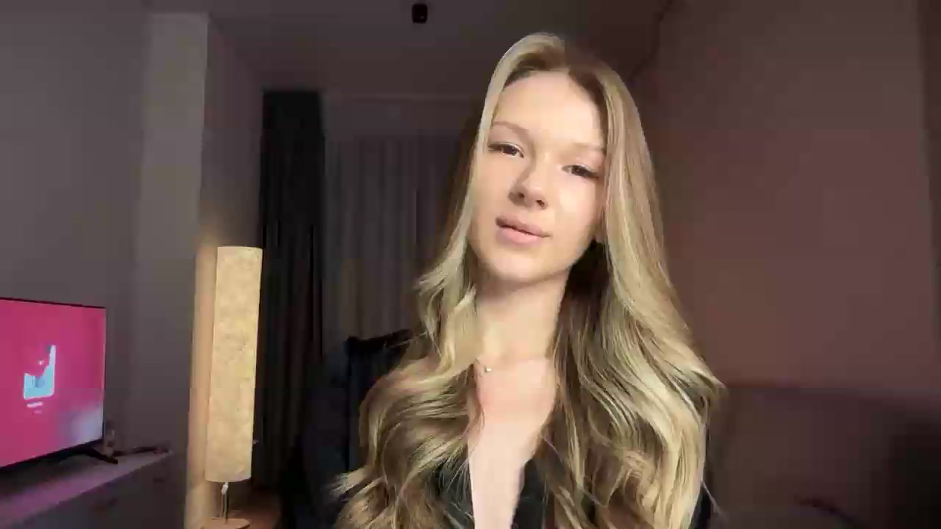 Gallery image thumbnail from CuteBlonde's myfreecams stream on, 08/19/2026, 23:33 image 3 of 20
