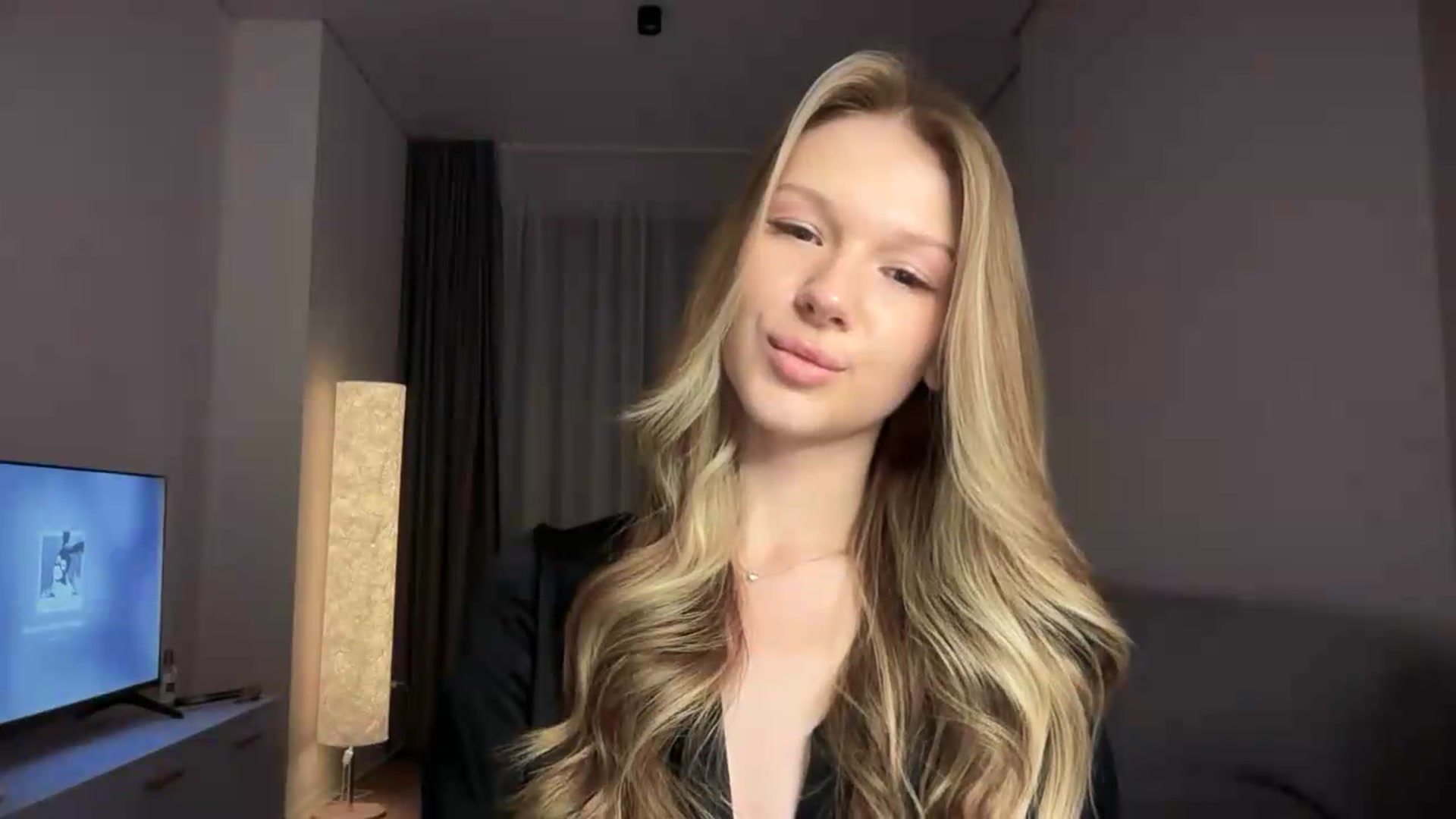 Gallery image thumbnail from CuteBlonde's myfreecams stream on, 08/19/2026, 23:33 image 4 of 20