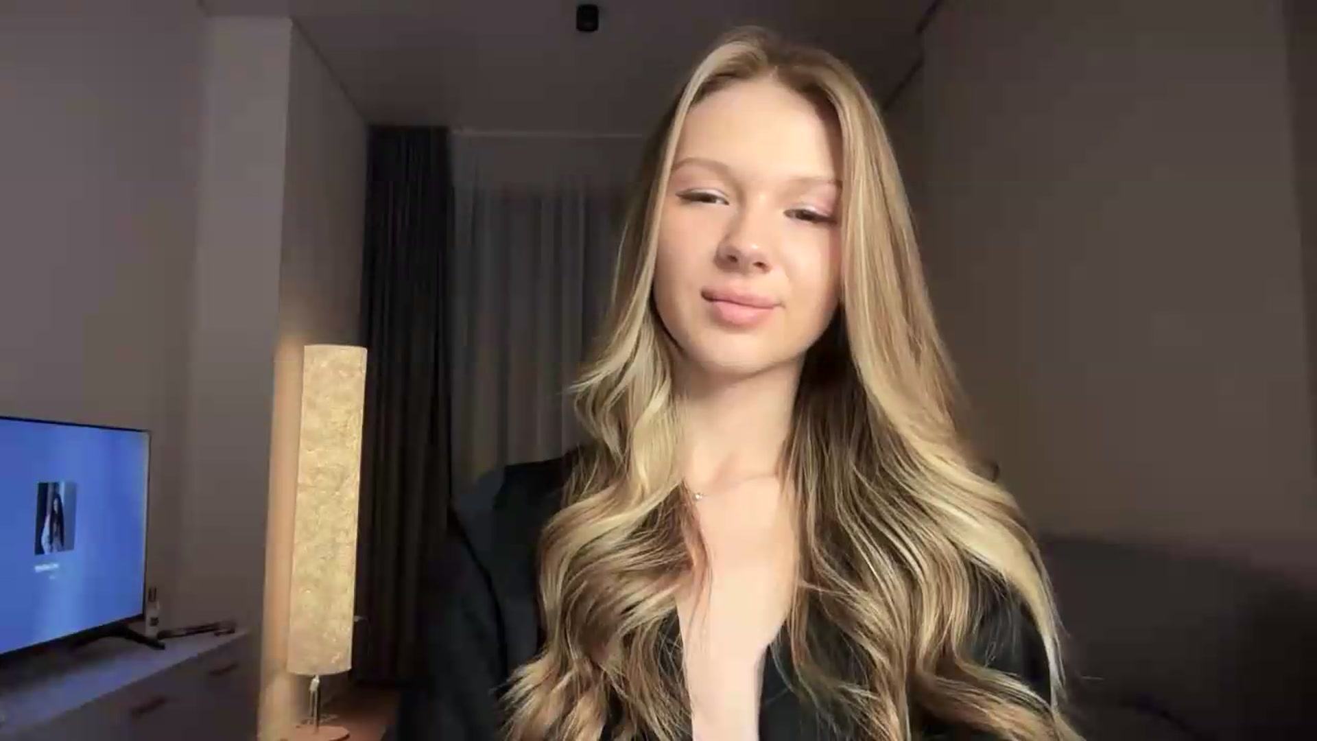 Gallery image thumbnail from CuteBlonde's myfreecams stream on, 08/19/2026, 23:33 image 10 of 20