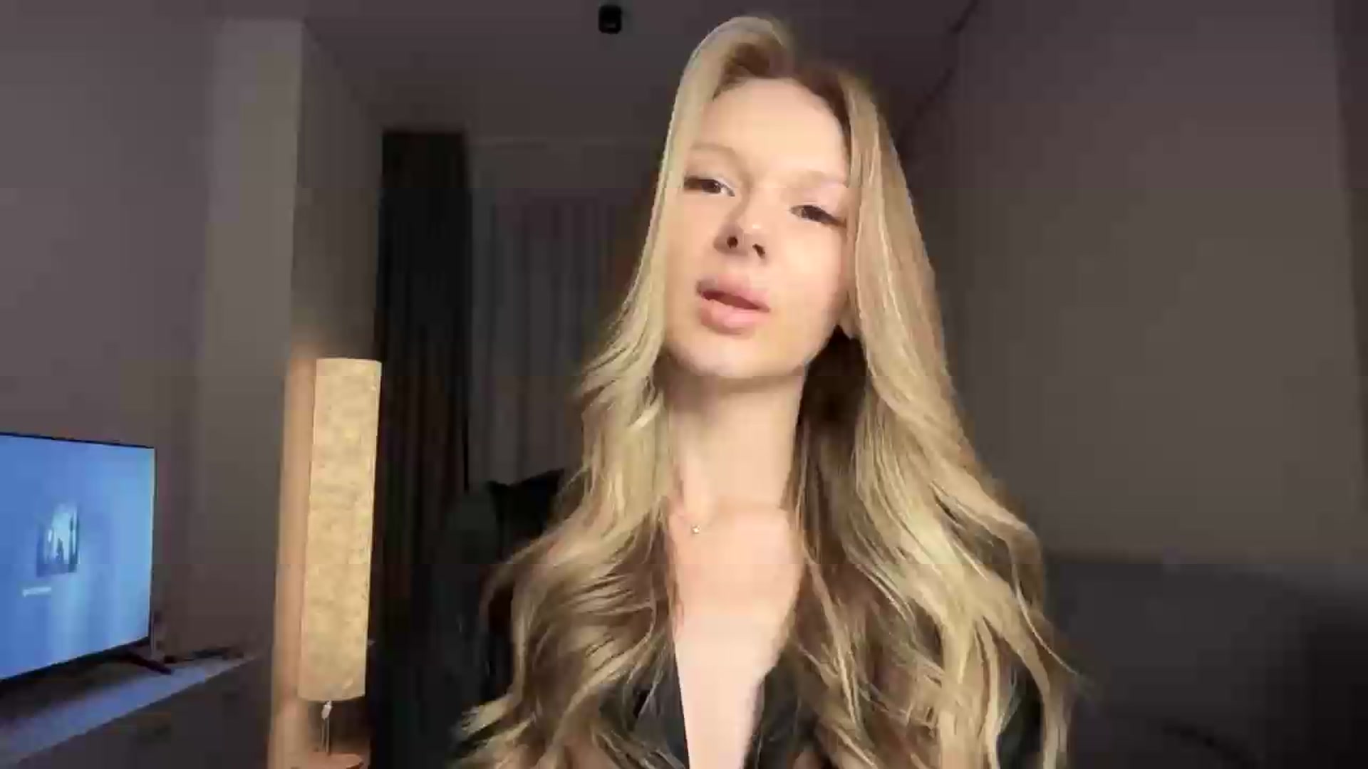 Gallery image thumbnail from CuteBlonde's myfreecams stream on, 08/19/2026, 23:33 image 1 of 20