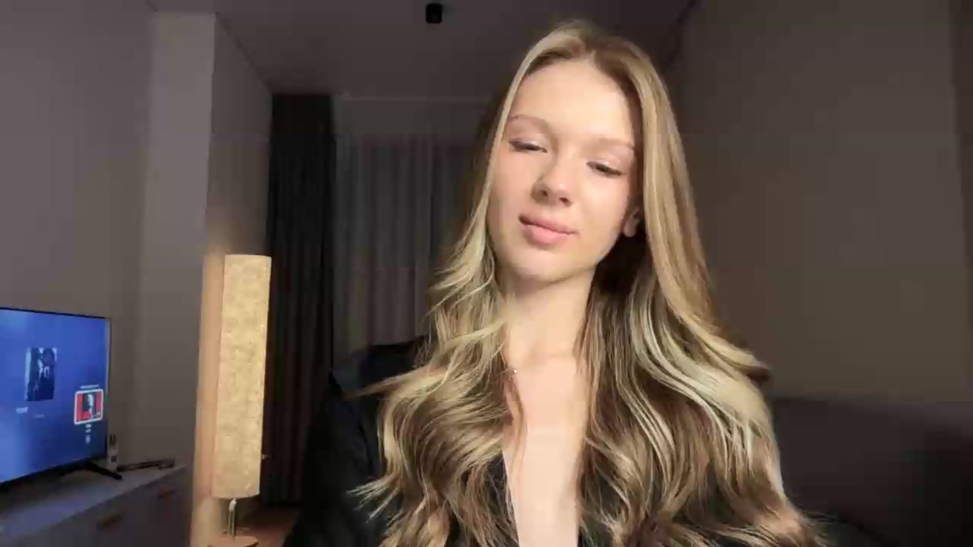 Gallery image thumbnail from CuteBlonde's myfreecams stream on, 08/19/2026, 23:33 image 13 of 20