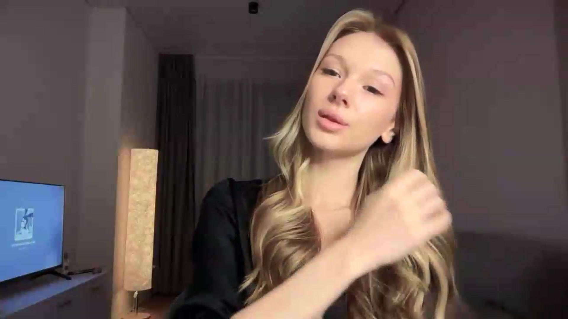 Gallery image thumbnail from CuteBlonde's myfreecams stream on, 08/19/2026, 23:33 image 5 of 20