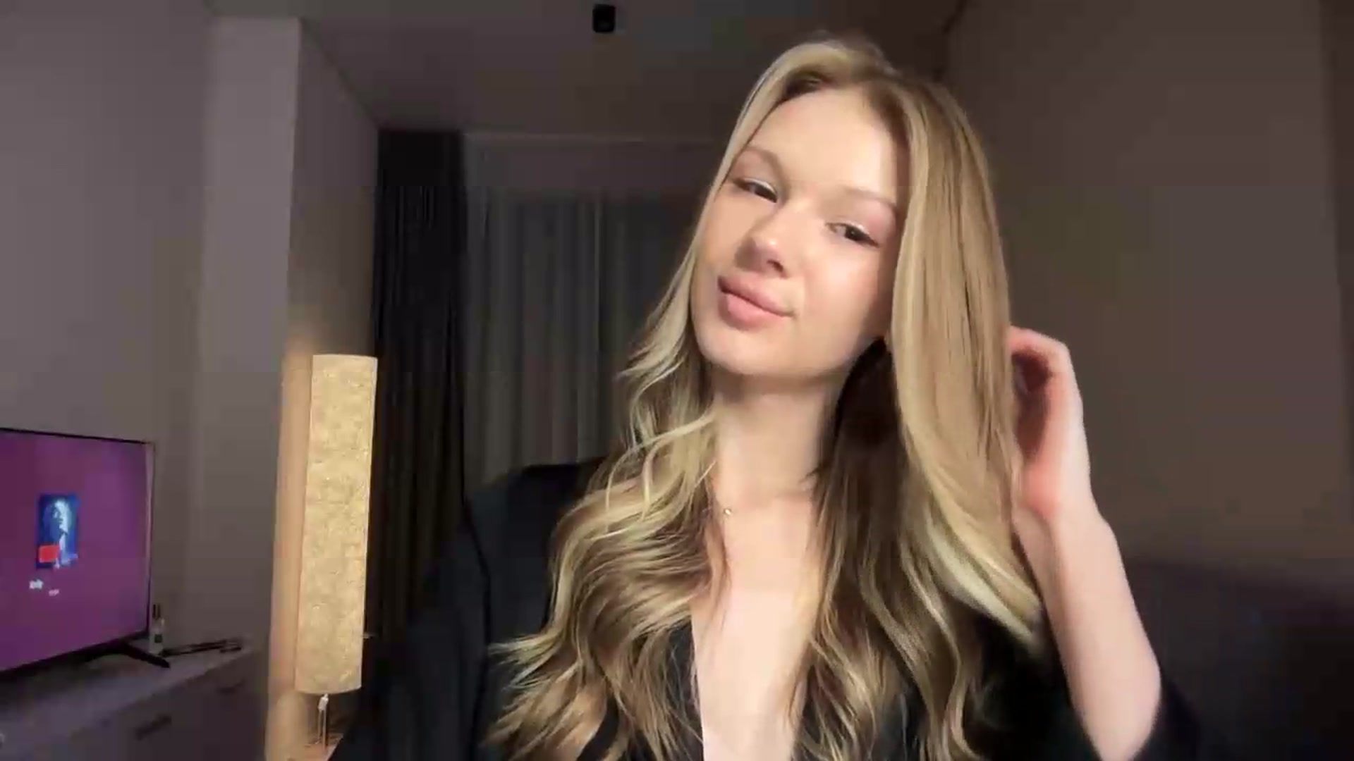 Gallery image thumbnail from CuteBlonde's myfreecams stream on, 08/19/2026, 23:33 image 14 of 20