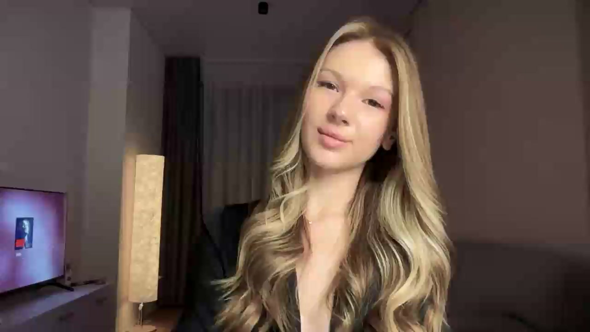 Gallery image thumbnail from CuteBlonde's myfreecams stream on, 08/19/2026, 23:33 image 15 of 20
