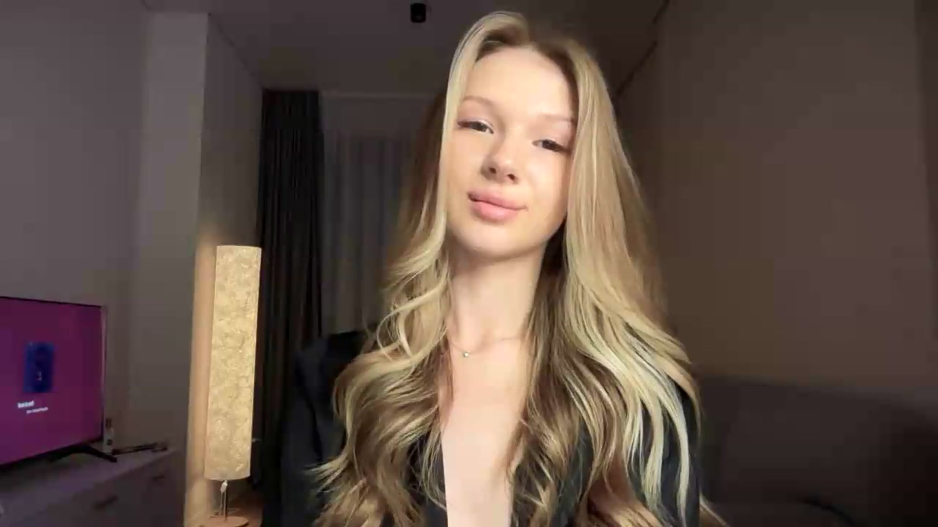 Gallery image thumbnail from CuteBlonde's myfreecams stream on, 08/19/2026, 23:33 image 16 of 20