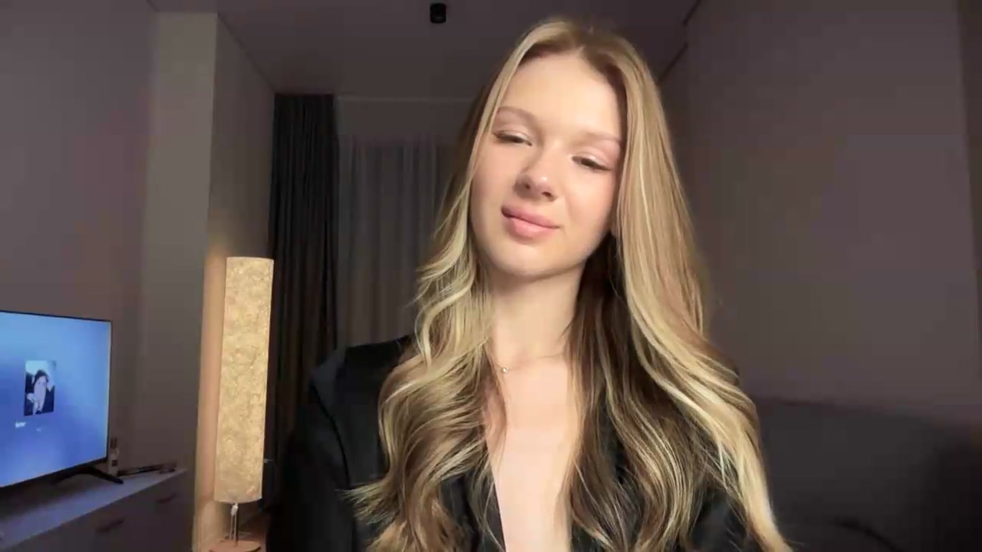 Gallery image thumbnail from CuteBlonde's myfreecams stream on, 08/19/2026, 23:33 image 20 of 20