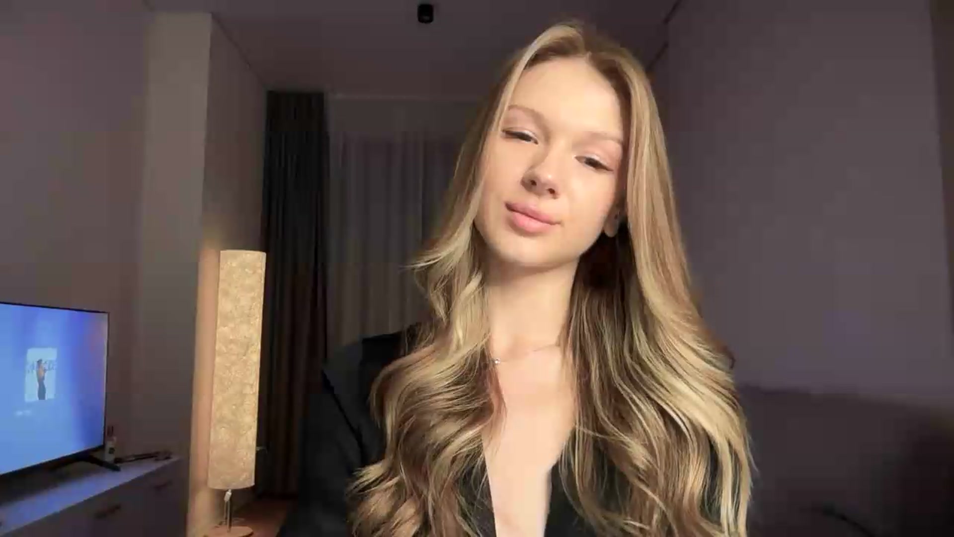 Gallery image thumbnail from CuteBlonde's myfreecams stream on, 08/19/2026, 23:33 image 7 of 20