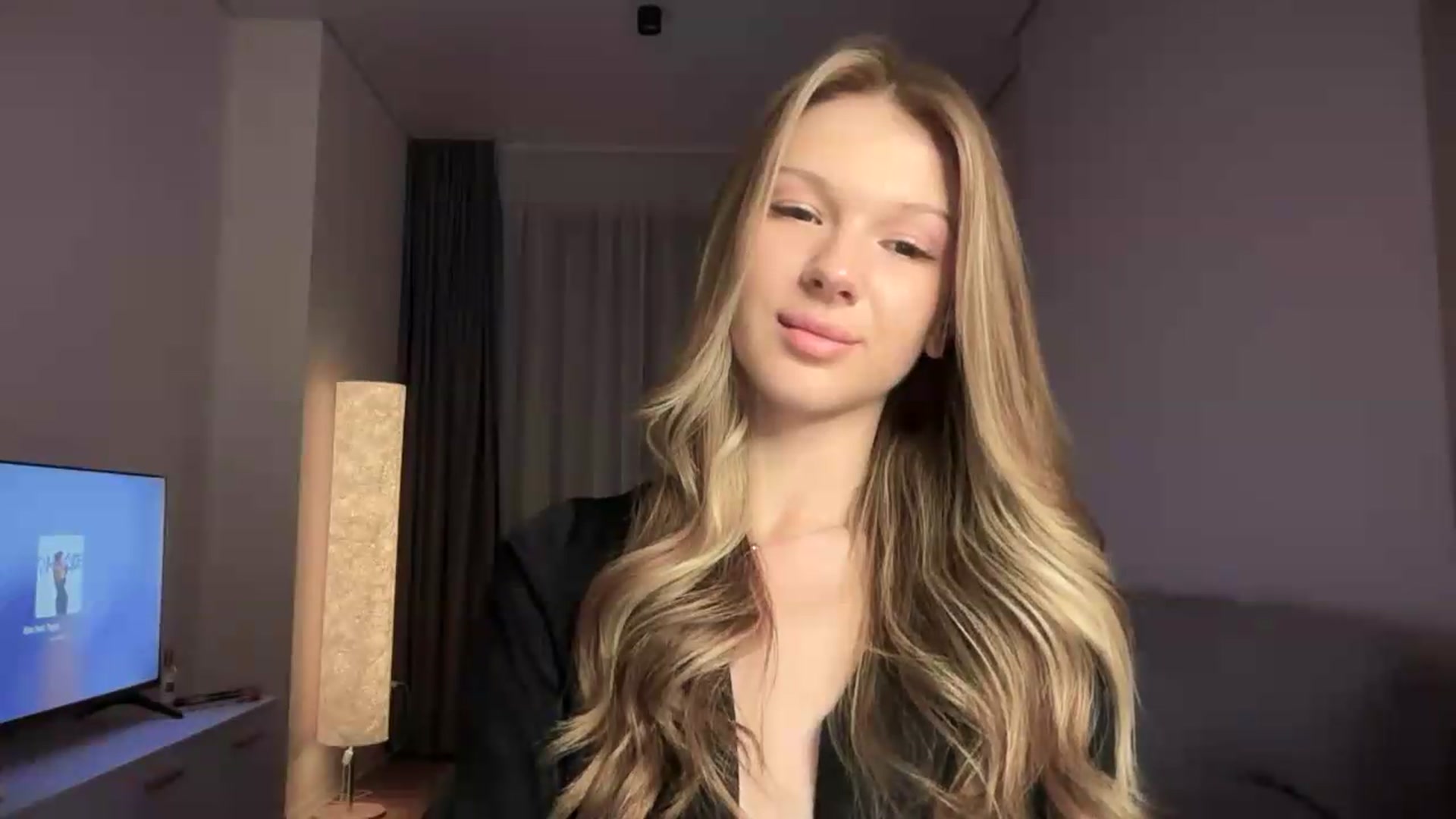 Gallery image thumbnail from CuteBlonde's myfreecams stream on, 08/19/2026, 23:33 image 8 of 20