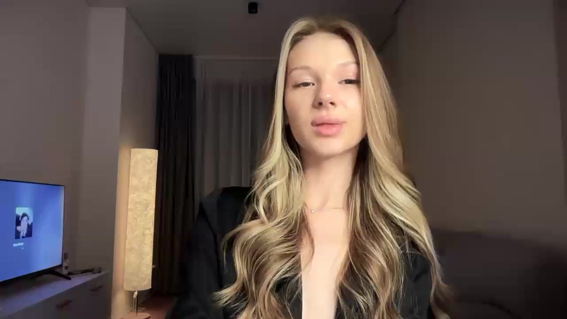 Gallery image thumbnail from CuteBlonde's myfreecams stream on, 08/19/2026, 23:33 image 19 of 20