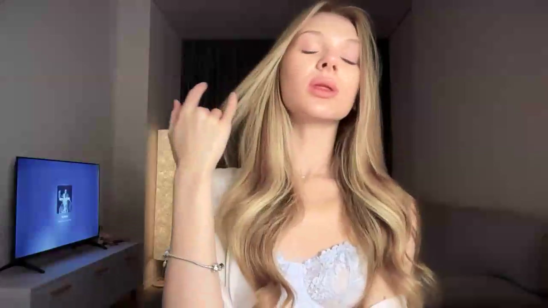 Gallery image thumbnail from CuteBlonde's myfreecams stream on, 08/28/2026, 05:52 image 11 of 20