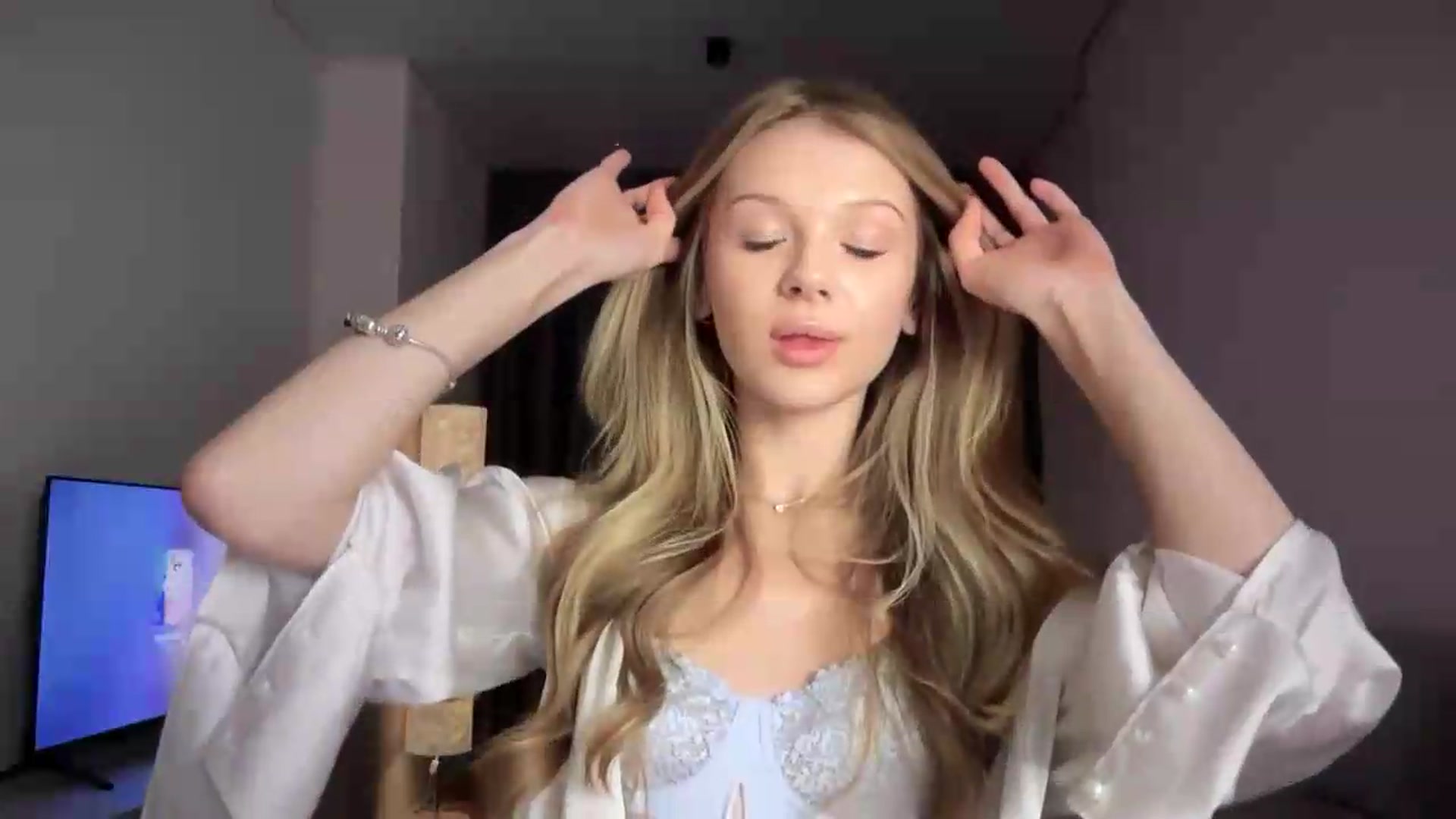 Gallery image thumbnail from CuteBlonde's myfreecams stream on, 08/28/2026, 05:52 image 18 of 20