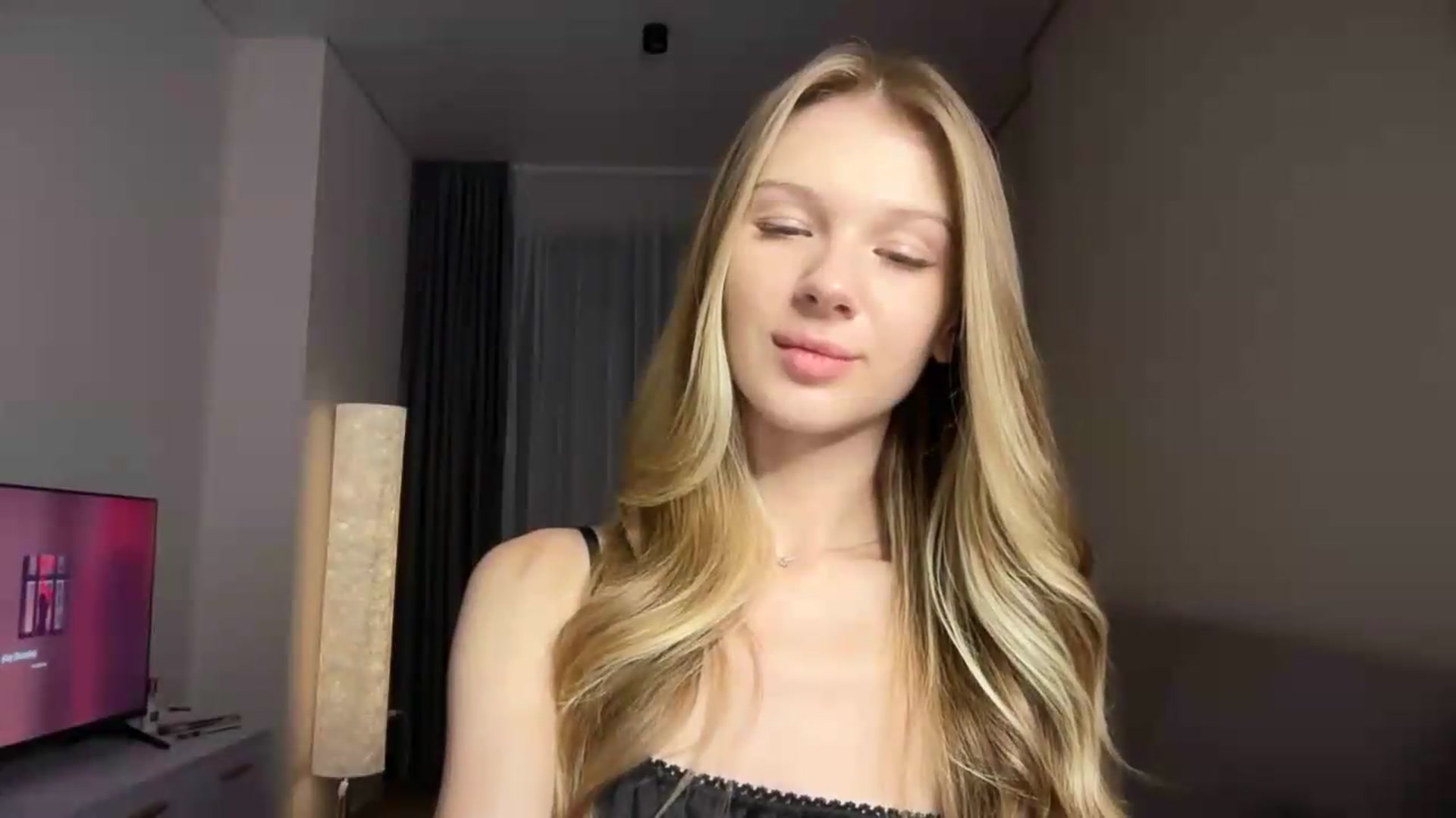 Gallery image thumbnail from CuteBlonde's myfreecams stream on, 09/04/2026, 01:03 image 5 of 20