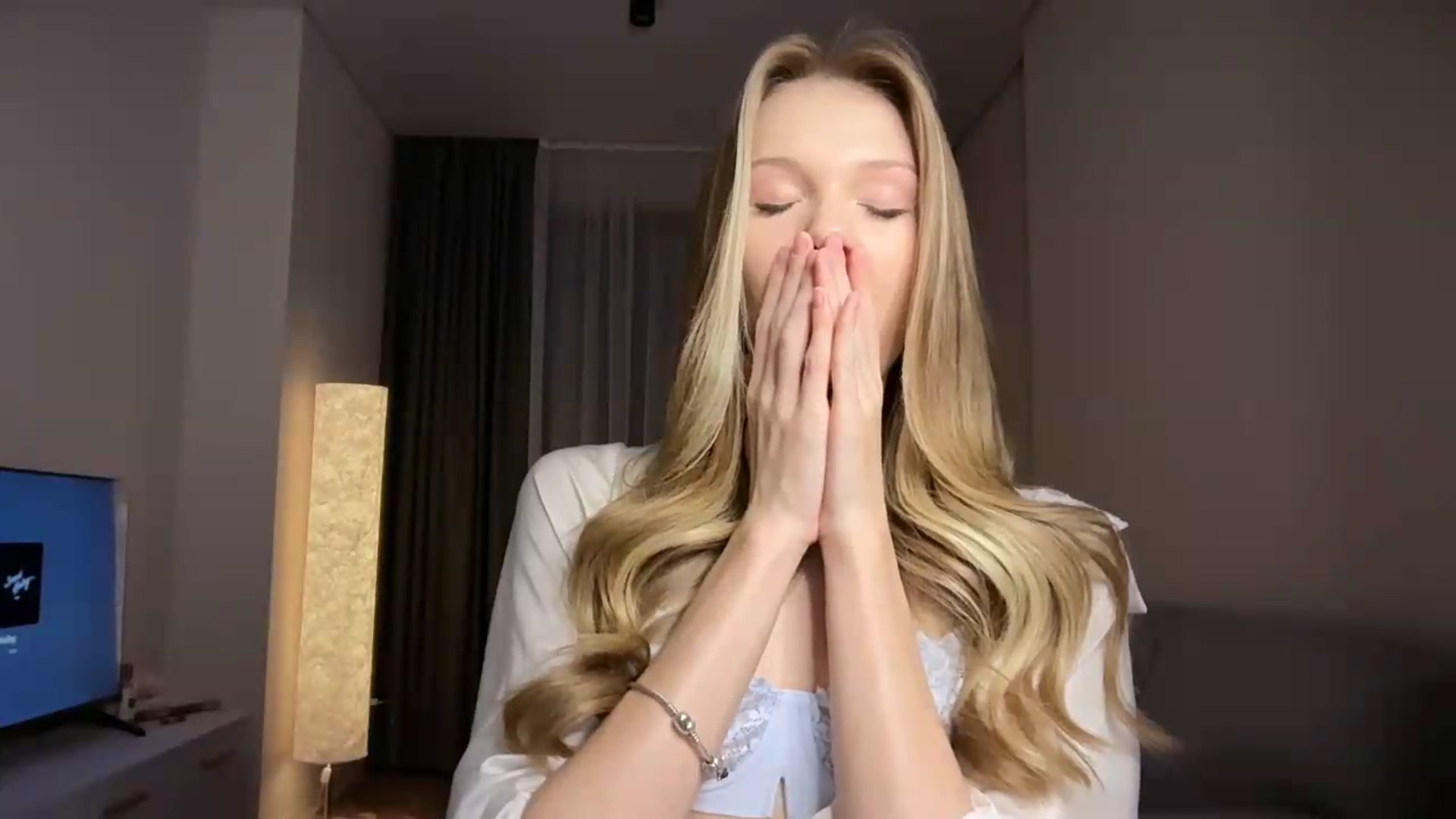 Gallery image thumbnail from CuteBlonde's myfreecams stream on, 09/09/2026, 21:37 image 4 of 20
