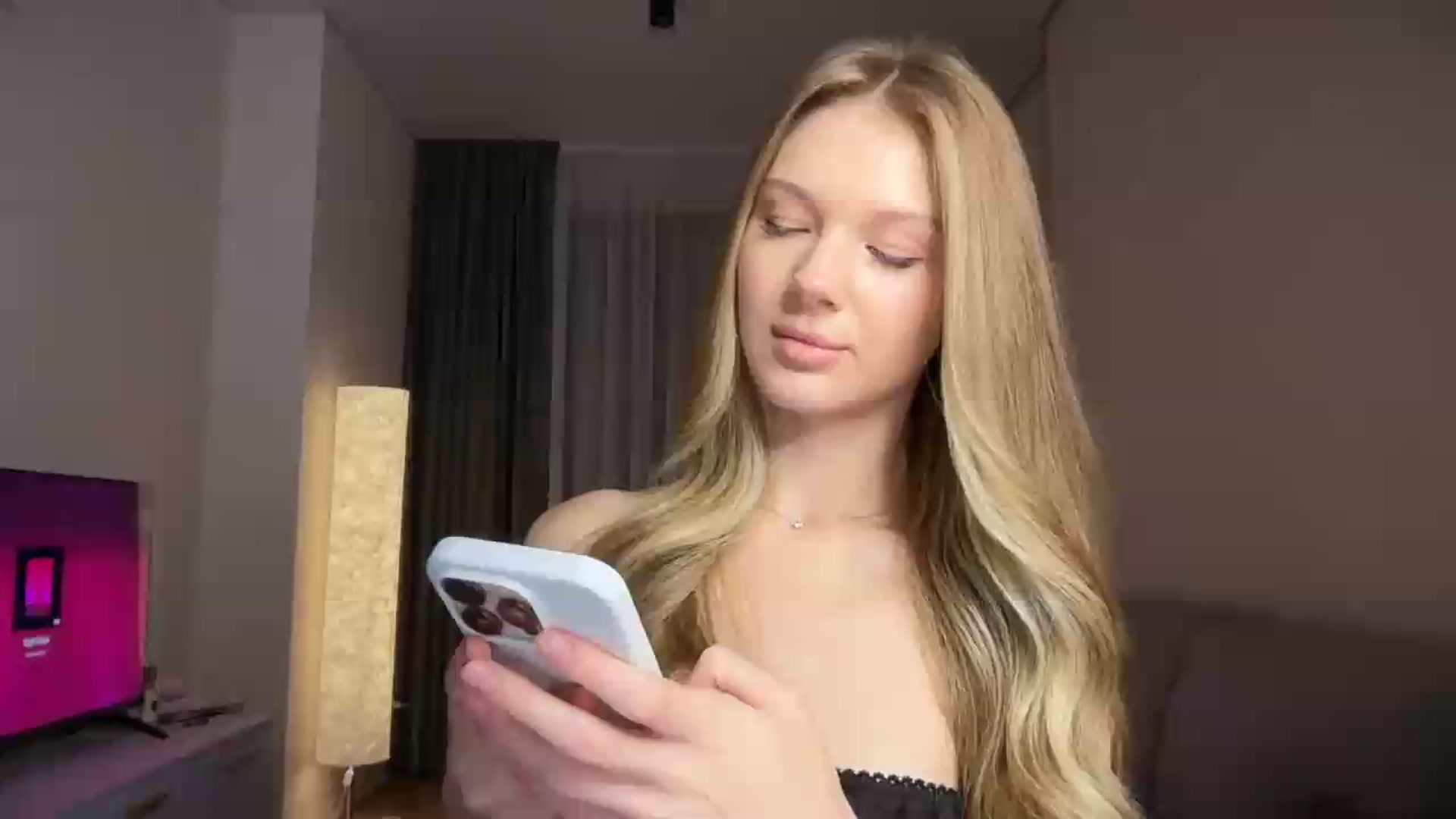 Gallery image thumbnail from CuteBlonde's myfreecams stream on, 09/11/2026, 01:13 image 5 of 20