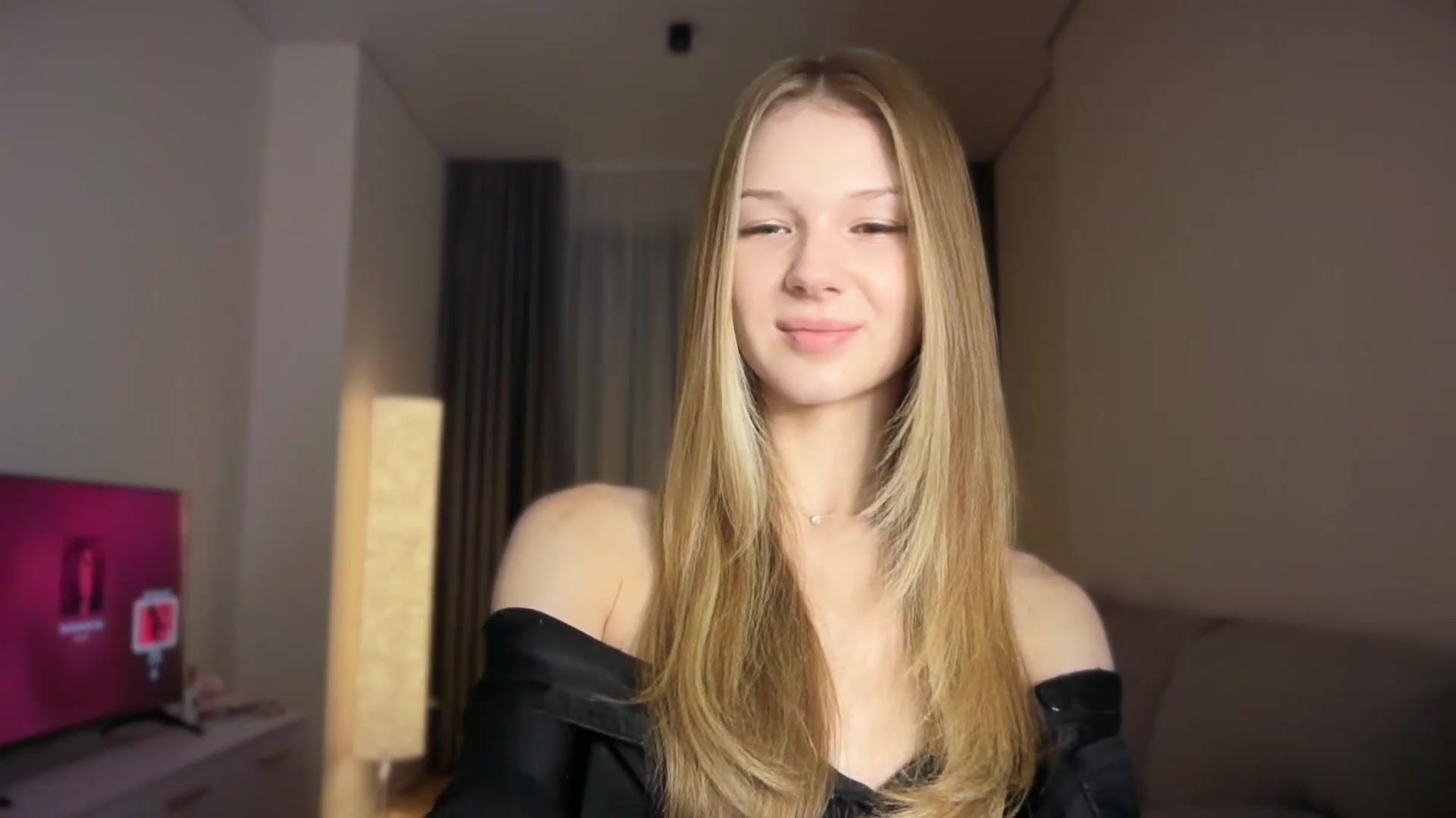 Gallery image thumbnail from CuteBlonde's myfreecams stream on, 09/23/2026, 01:25 image 17 of 20