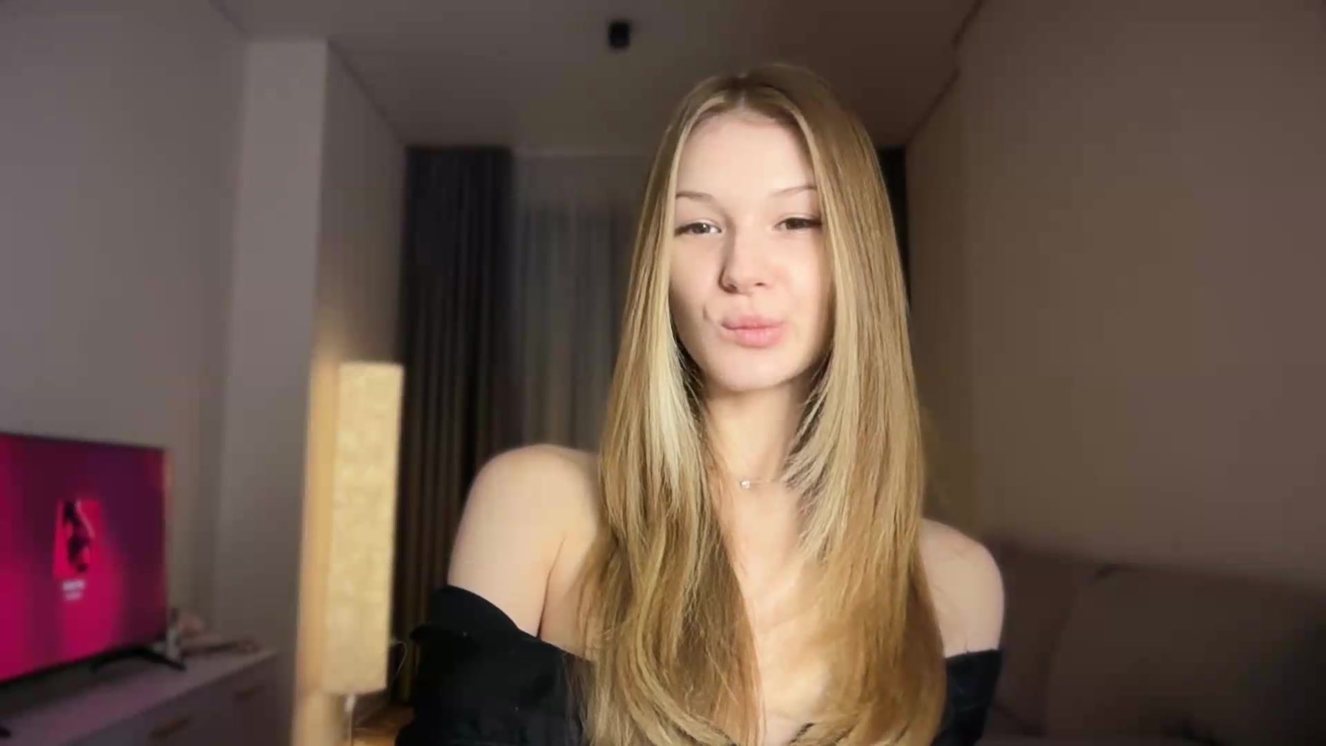 Gallery image thumbnail from CuteBlonde's myfreecams stream on, 09/23/2026, 01:25 image 18 of 20