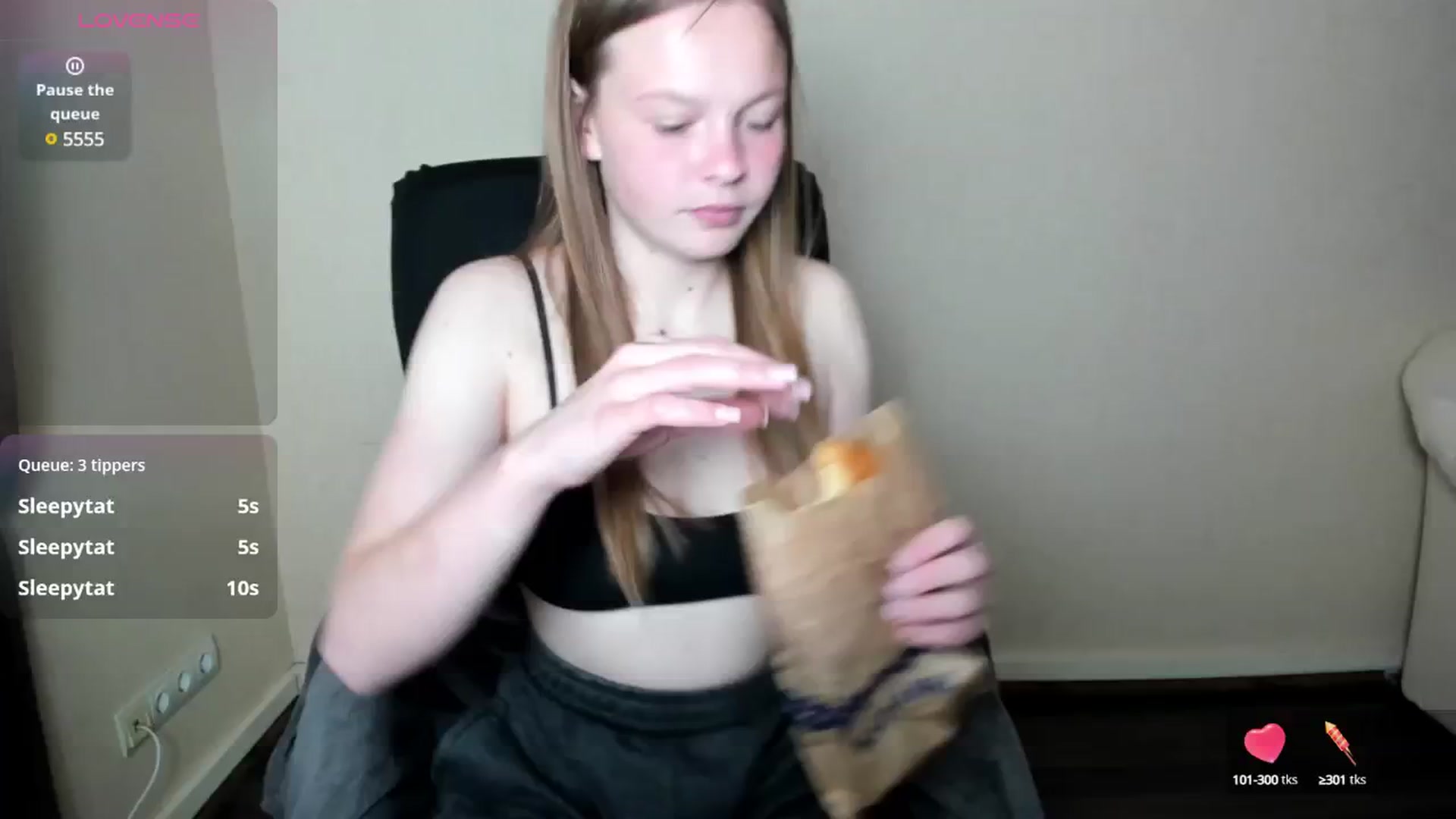Gallery image thumbnail from CuteDina's myfreecams stream on, 06/02/2025, 07:38 image 14 of 20