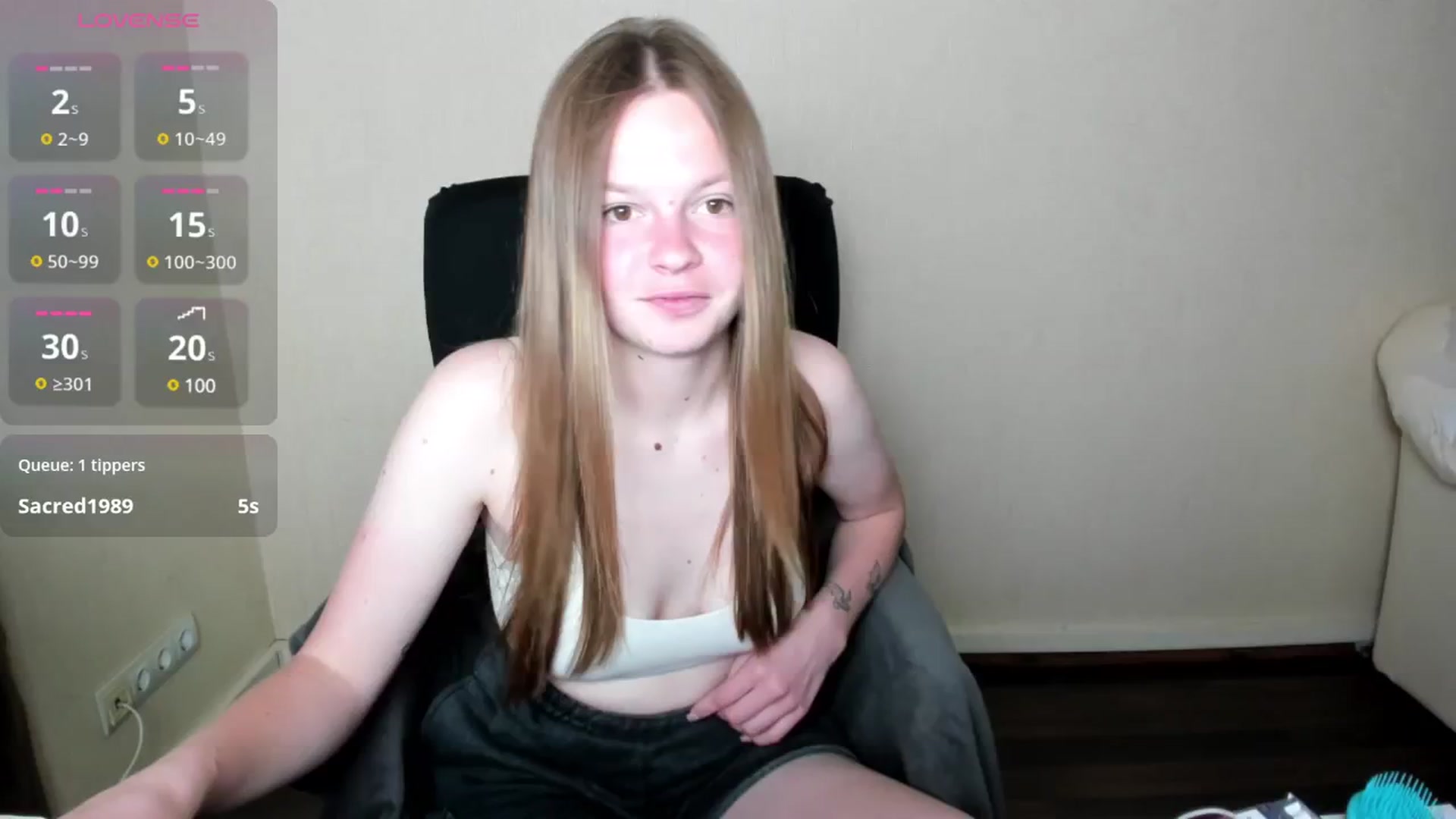 Gallery image thumbnail from CuteDina's myfreecams stream on, 06/06/2025, 07:10 image 9 of 20