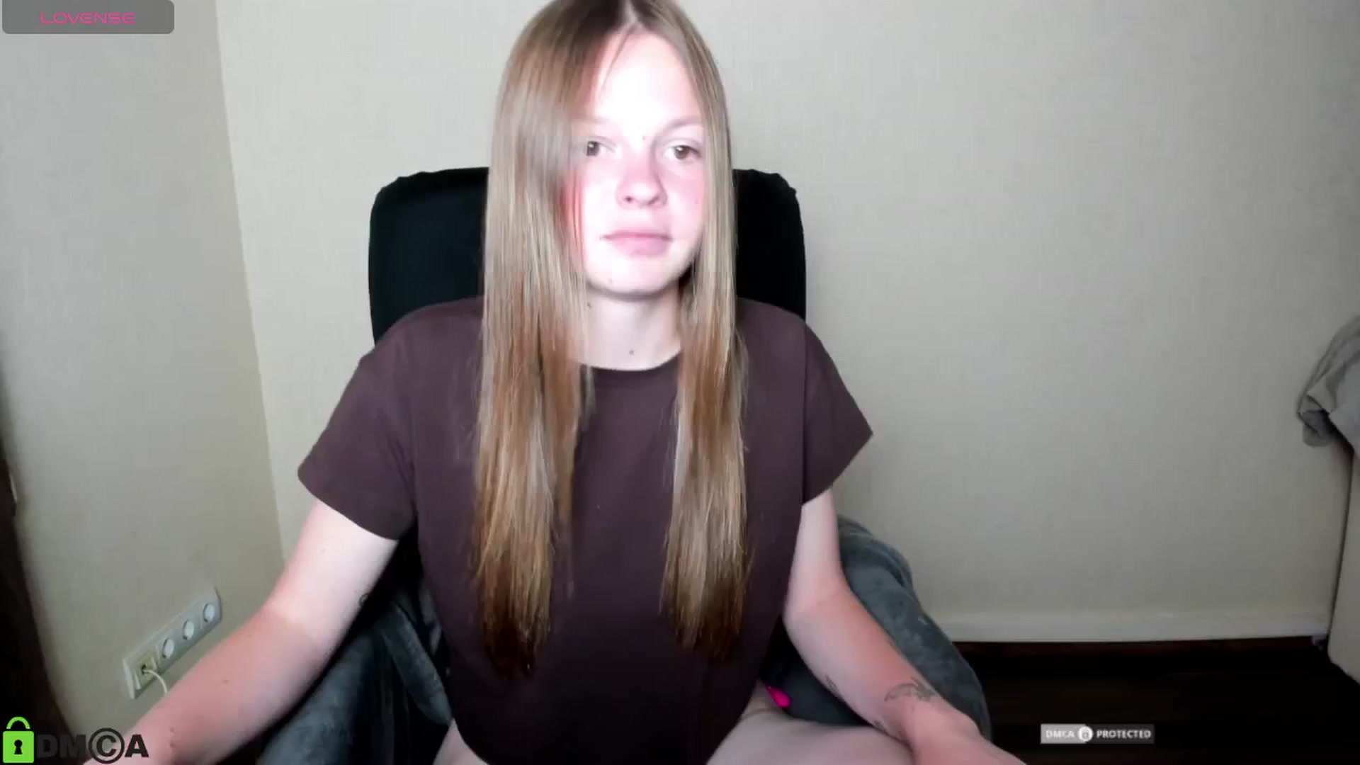 Gallery image thumbnail from CuteDina's myfreecams stream on, 07/04/2025, 10:19 image 8 of 20
