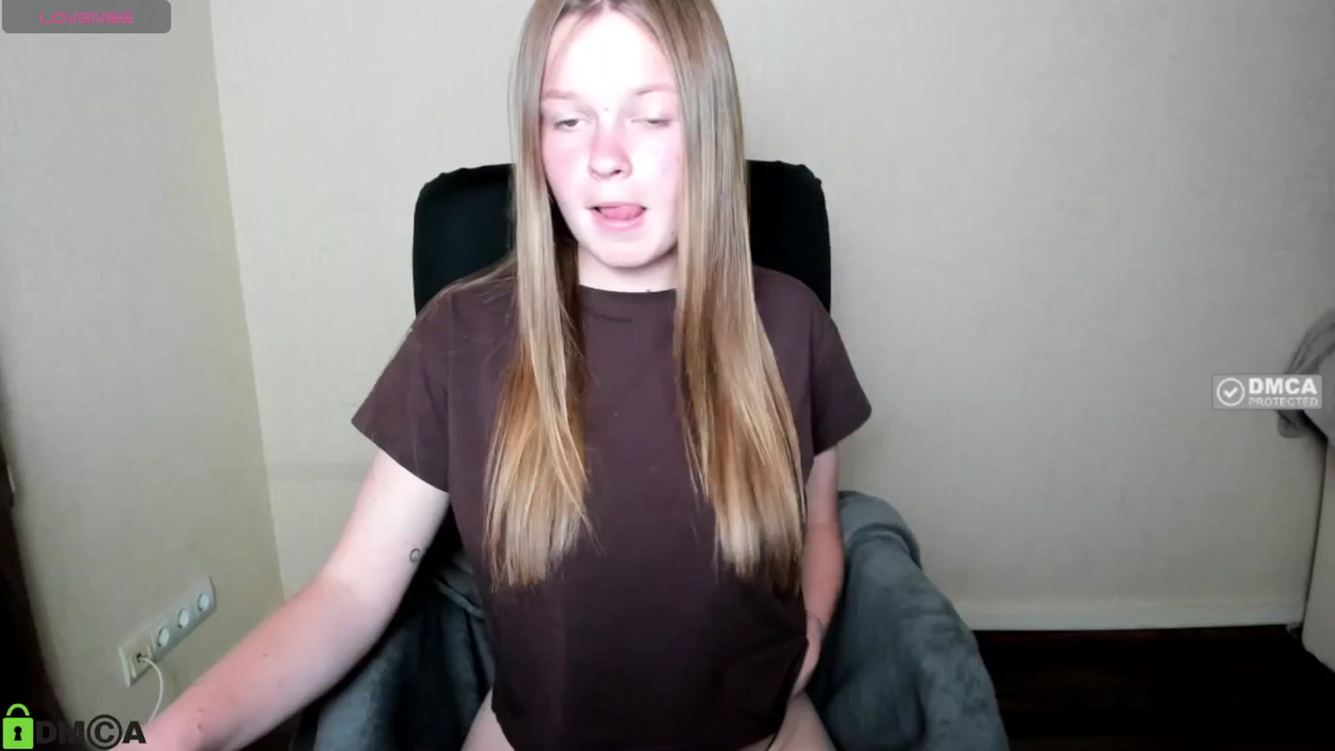 Gallery image thumbnail from CuteDina's myfreecams stream on, 07/04/2025, 10:19 image 19 of 20