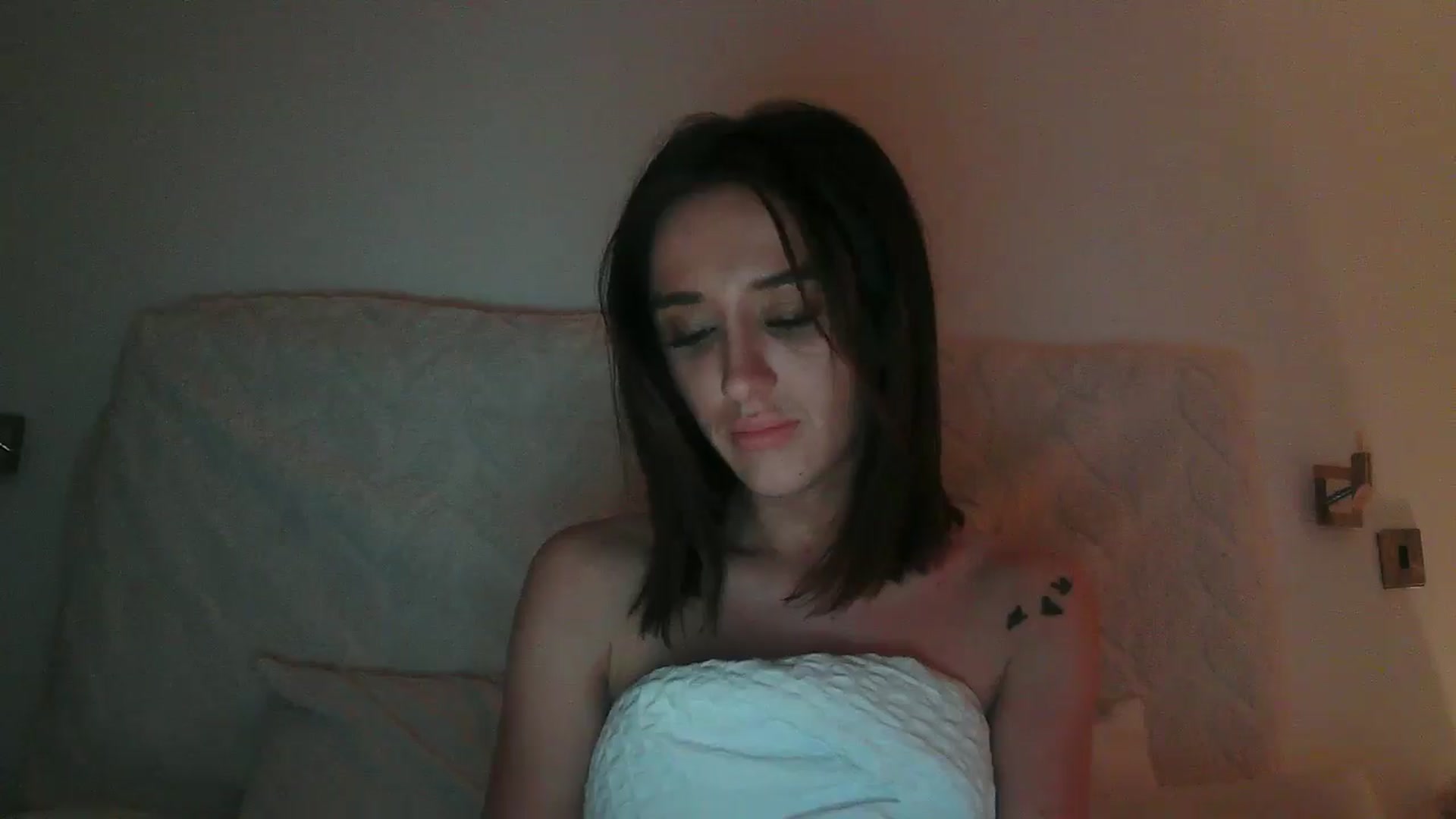 Gallery image thumbnail from CuteGirl21's myfreecams stream on, 10/13/2024, 22:12 image 17 of 20