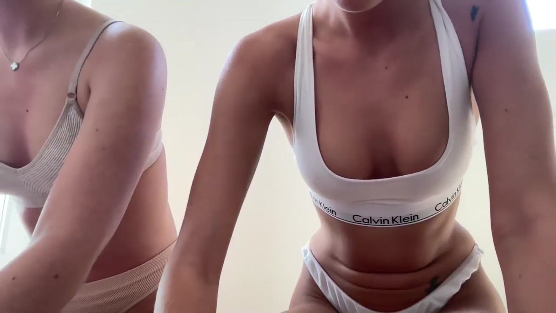 Gallery image thumbnail from CuteGirl21's myfreecams stream on, 10/21/2024, 14:57 image 6 of 20