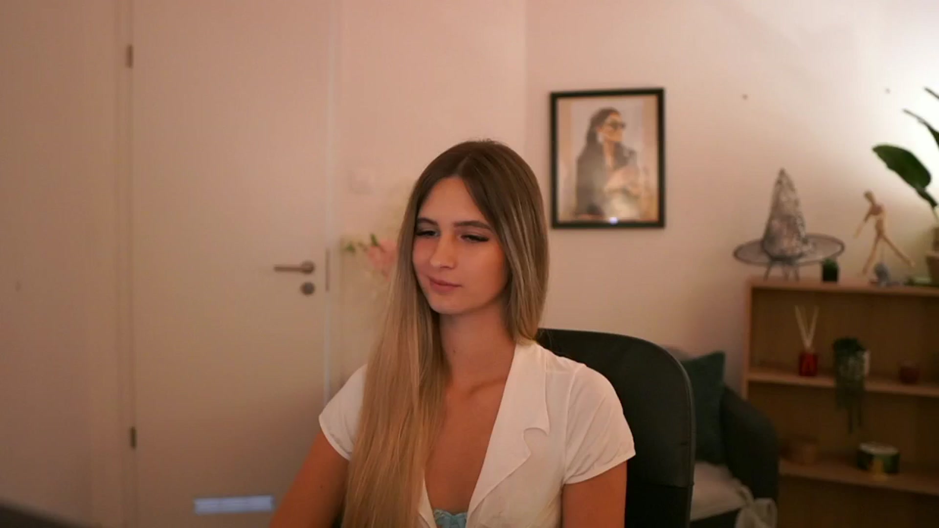 Gallery image thumbnail from CuteGirl_18's myfreecams stream on, 11/08/2024, 16:49 image 20 of 20