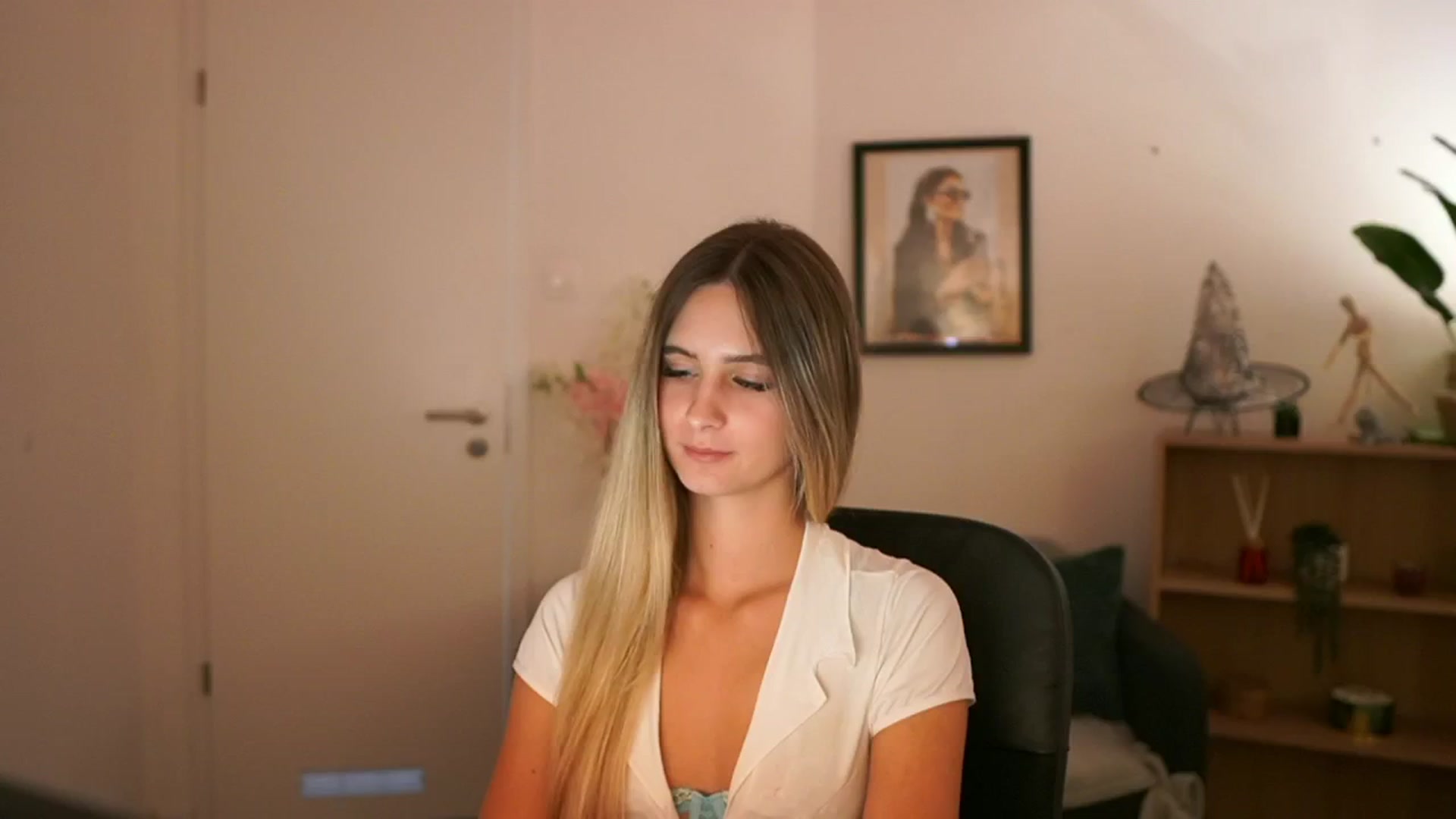 Gallery image thumbnail from CuteGirl_18's myfreecams stream on, 11/08/2024, 16:49 image 4 of 20