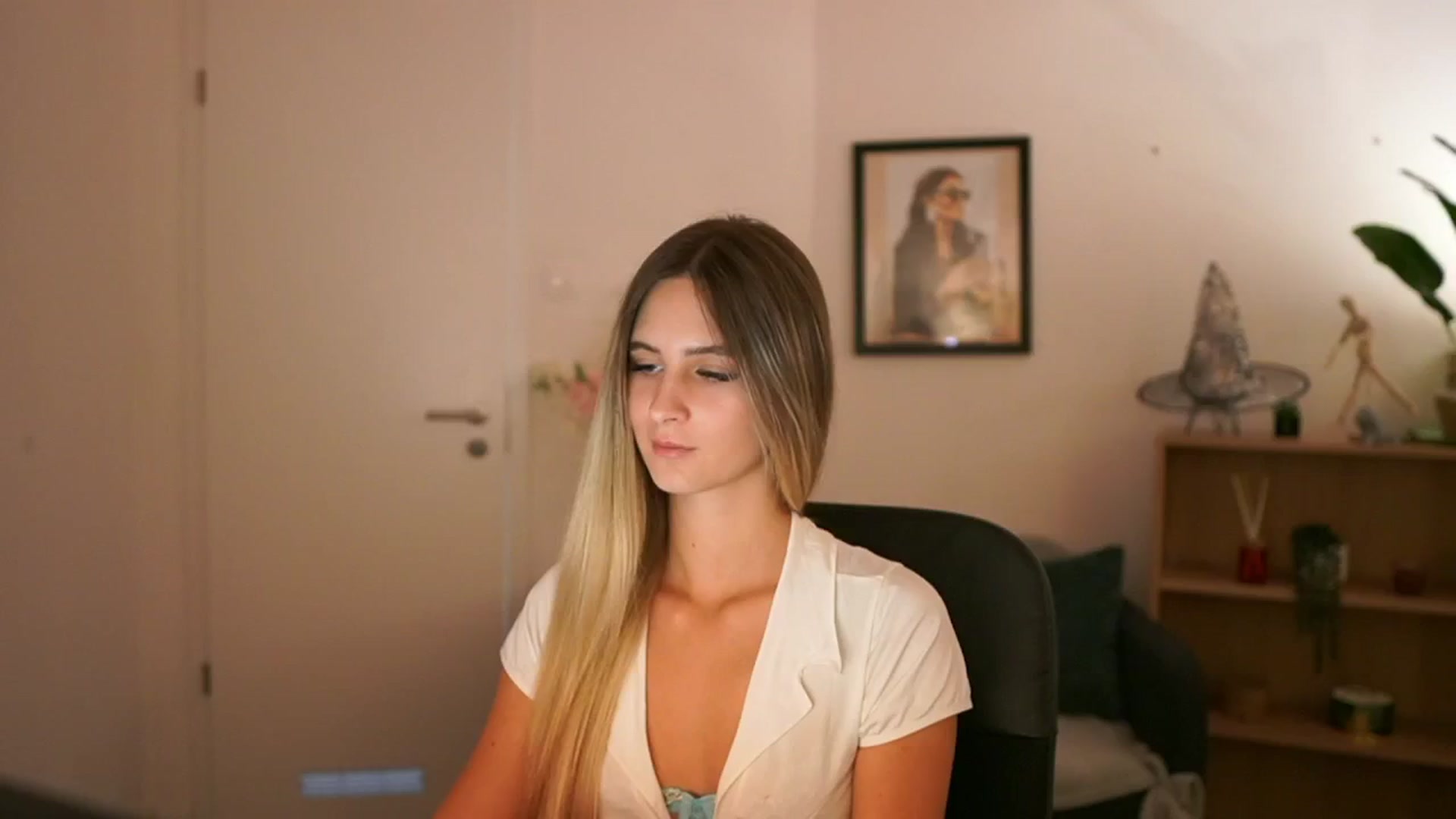 Gallery image thumbnail from CuteGirl_18's myfreecams stream on, 11/08/2024, 16:49 image 3 of 20