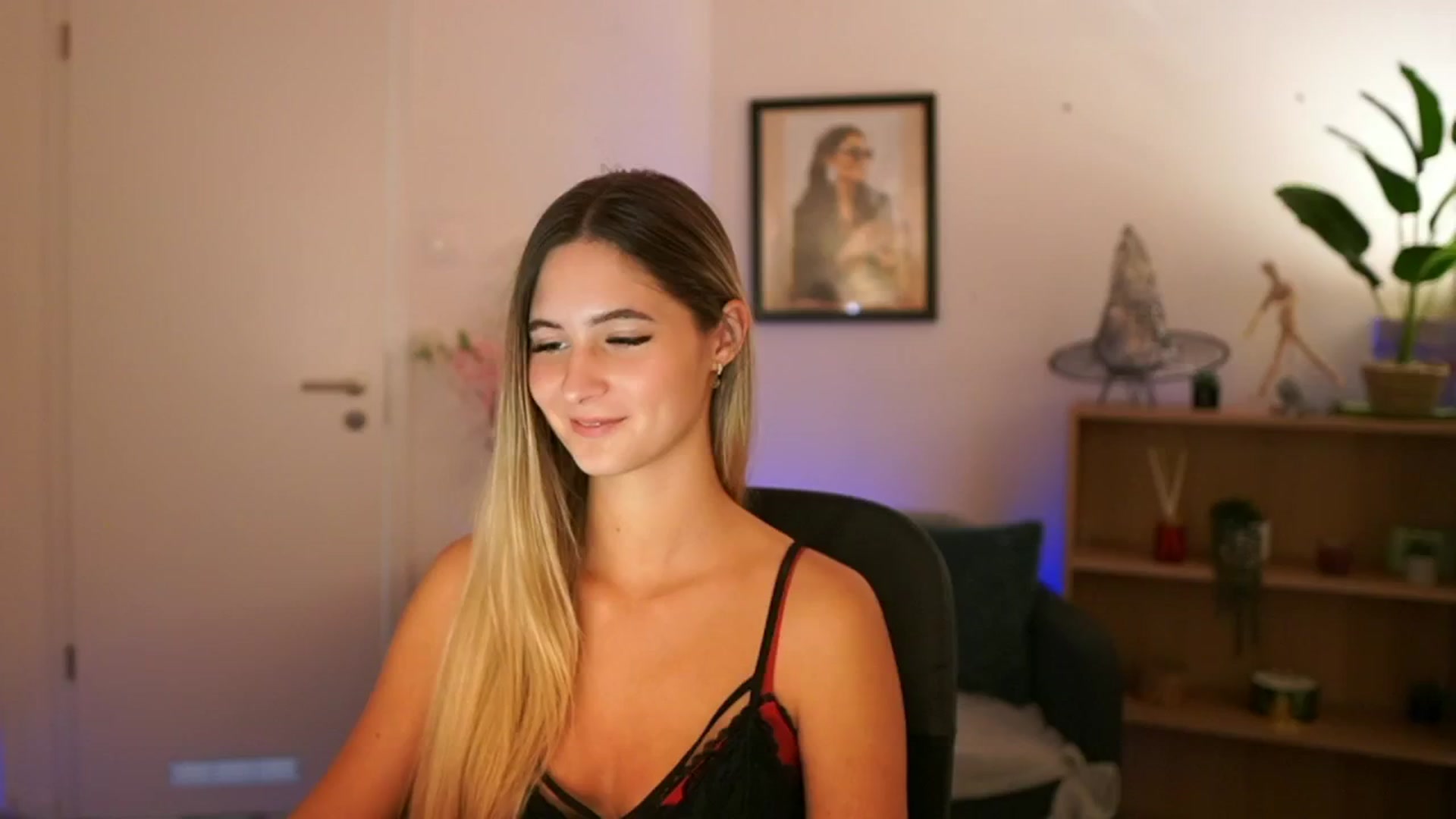 Gallery image thumbnail from CuteGirl_18's myfreecams stream on, 11/10/2024, 15:30 image 16 of 20