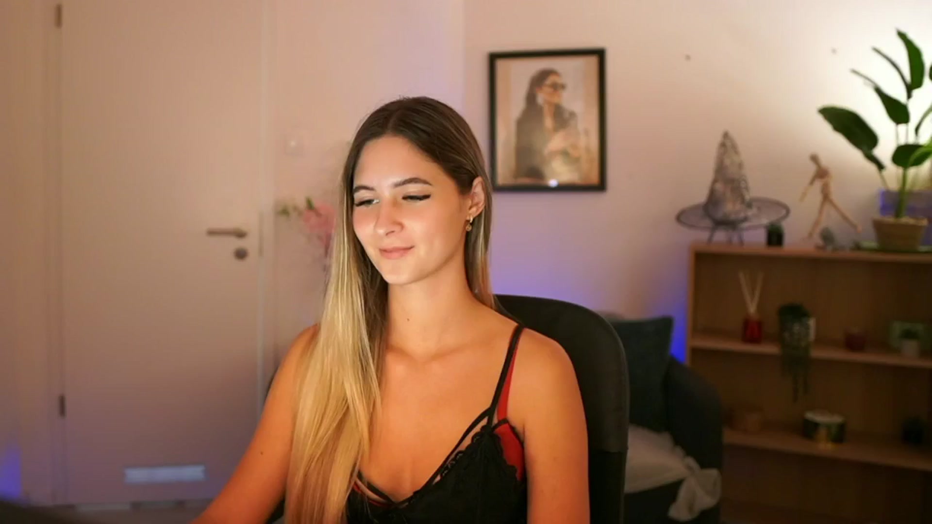 Gallery image thumbnail from CuteGirl_18's myfreecams stream on, 11/10/2024, 16:57 image 4 of 20